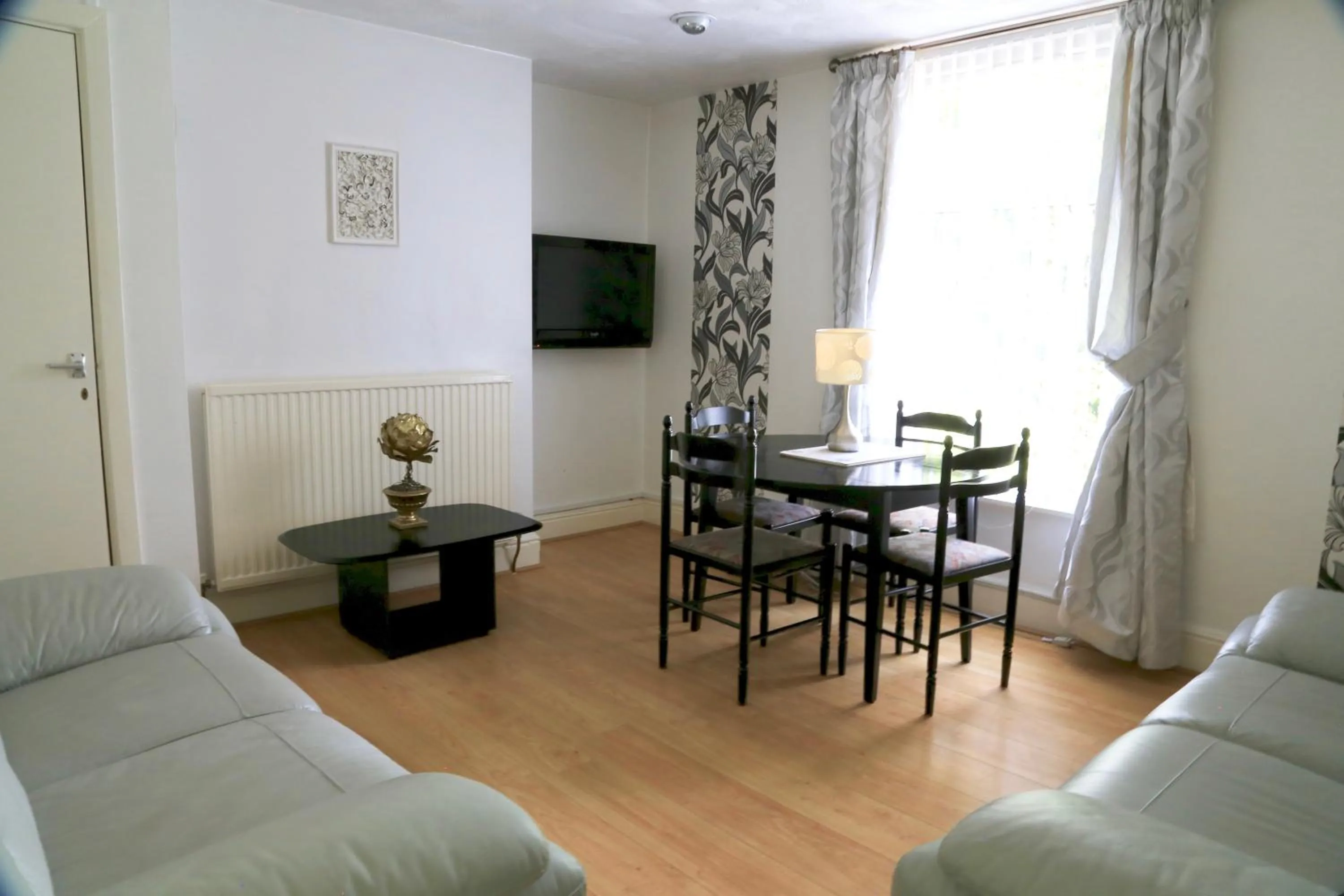 TV and multimedia in La Suisse Serviced Apartments