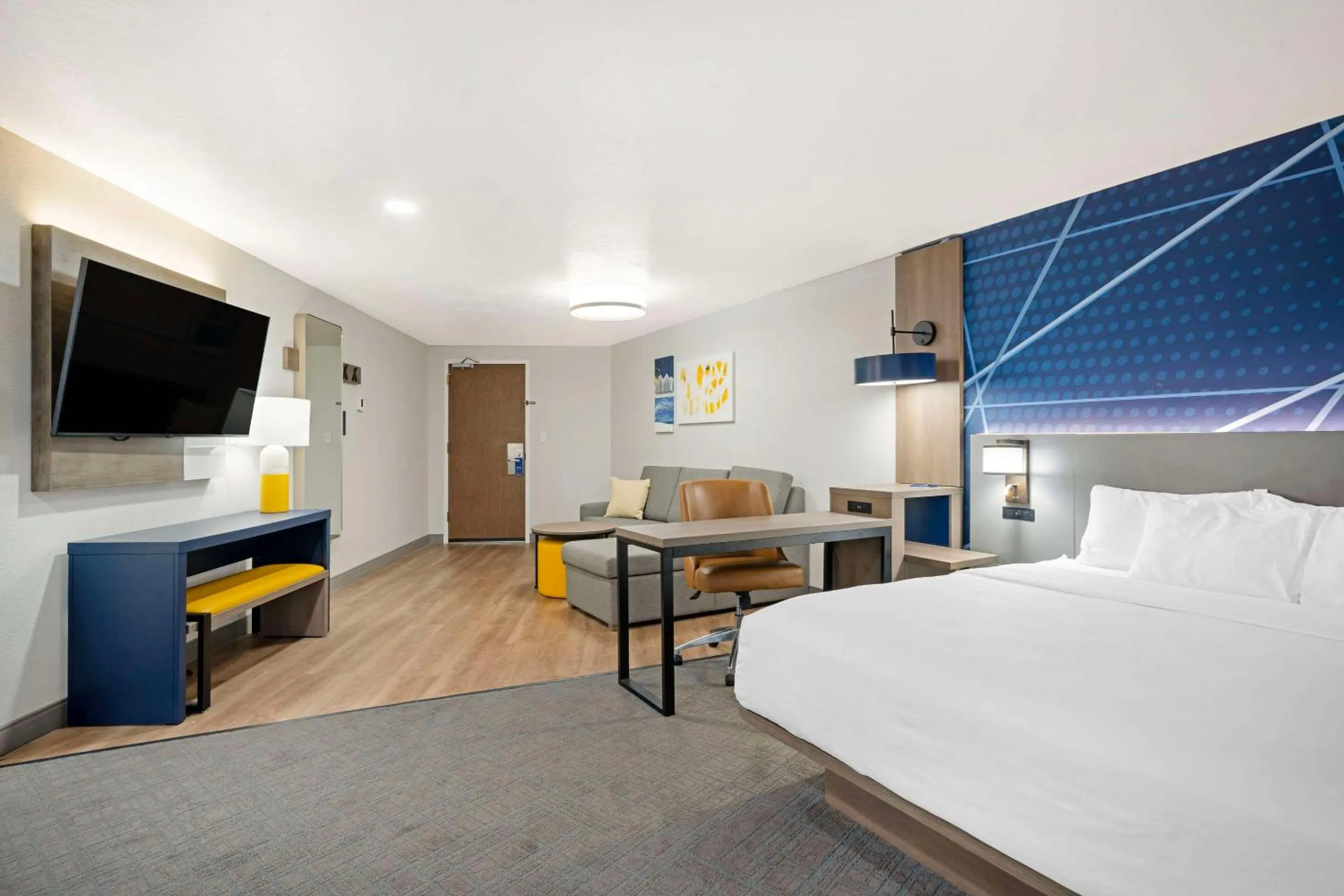 Bedroom, Bed in Comfort Suites Idaho Falls