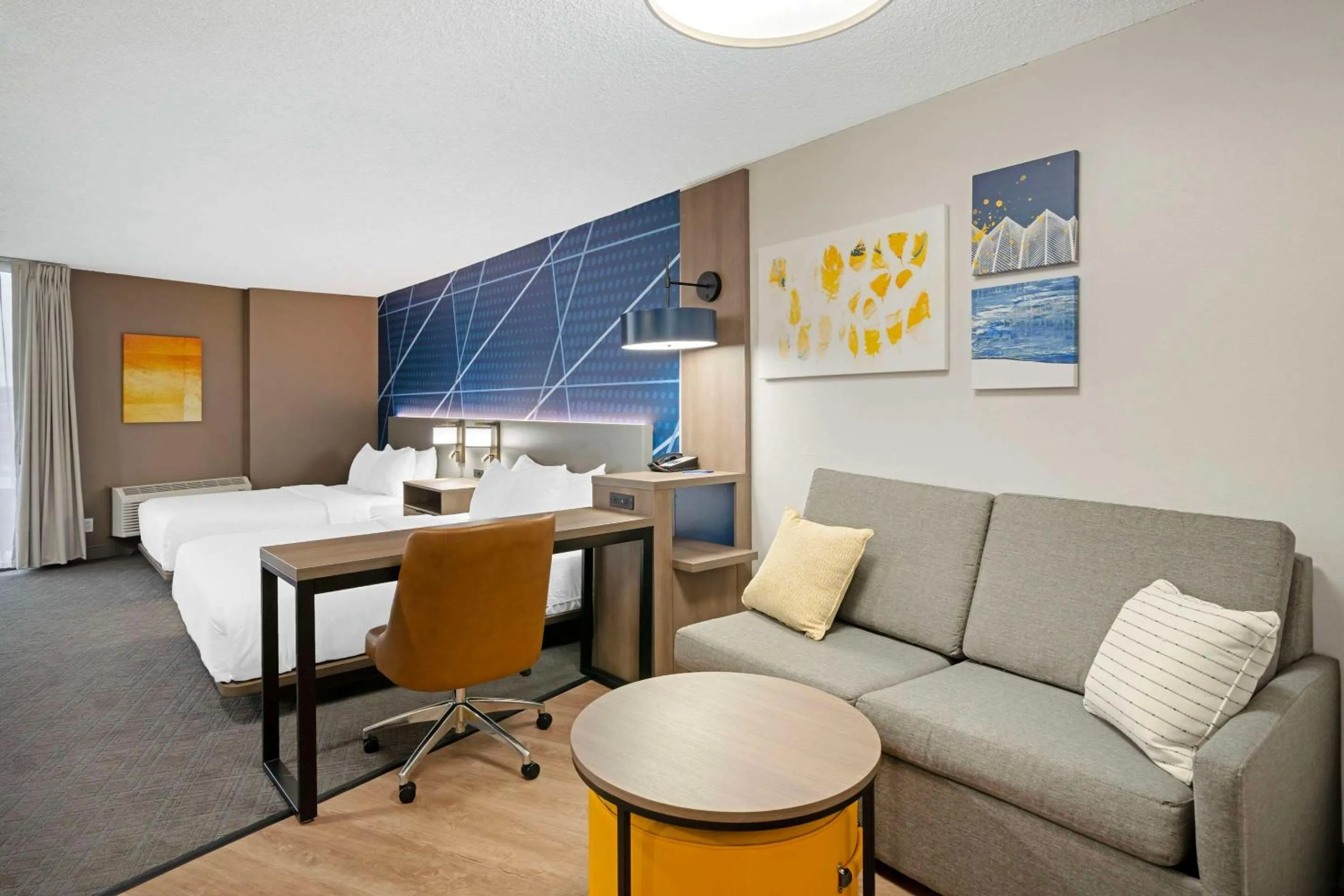 Bedroom in Comfort Suites Idaho Falls