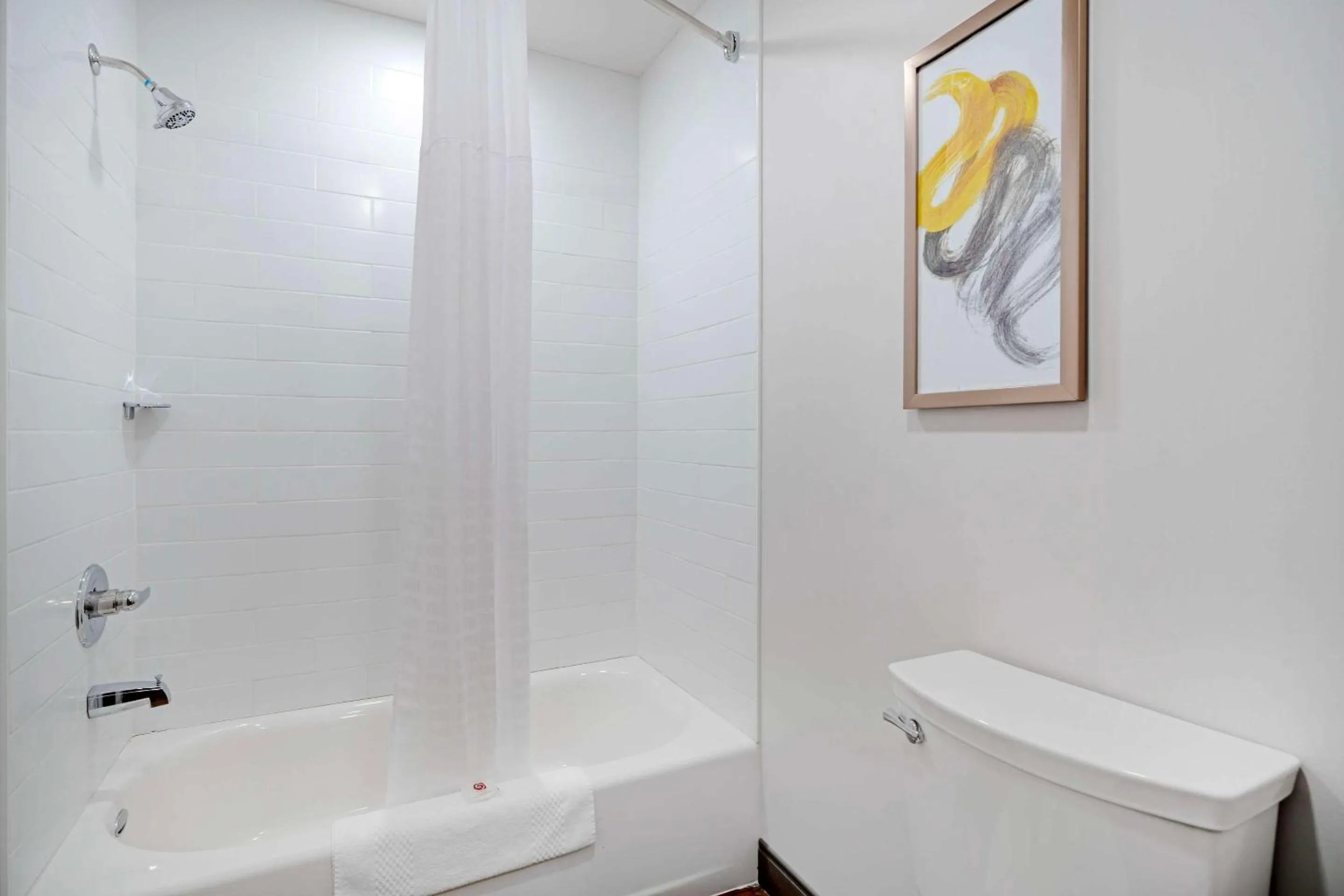 Bedroom in Comfort Suites Idaho Falls