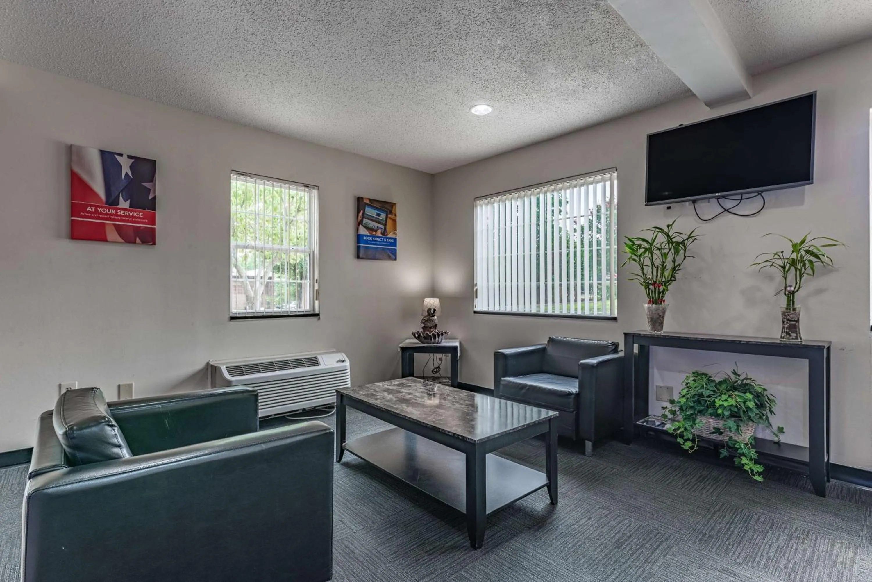 Lobby or reception in Motel 6-Charlotte, NC - University