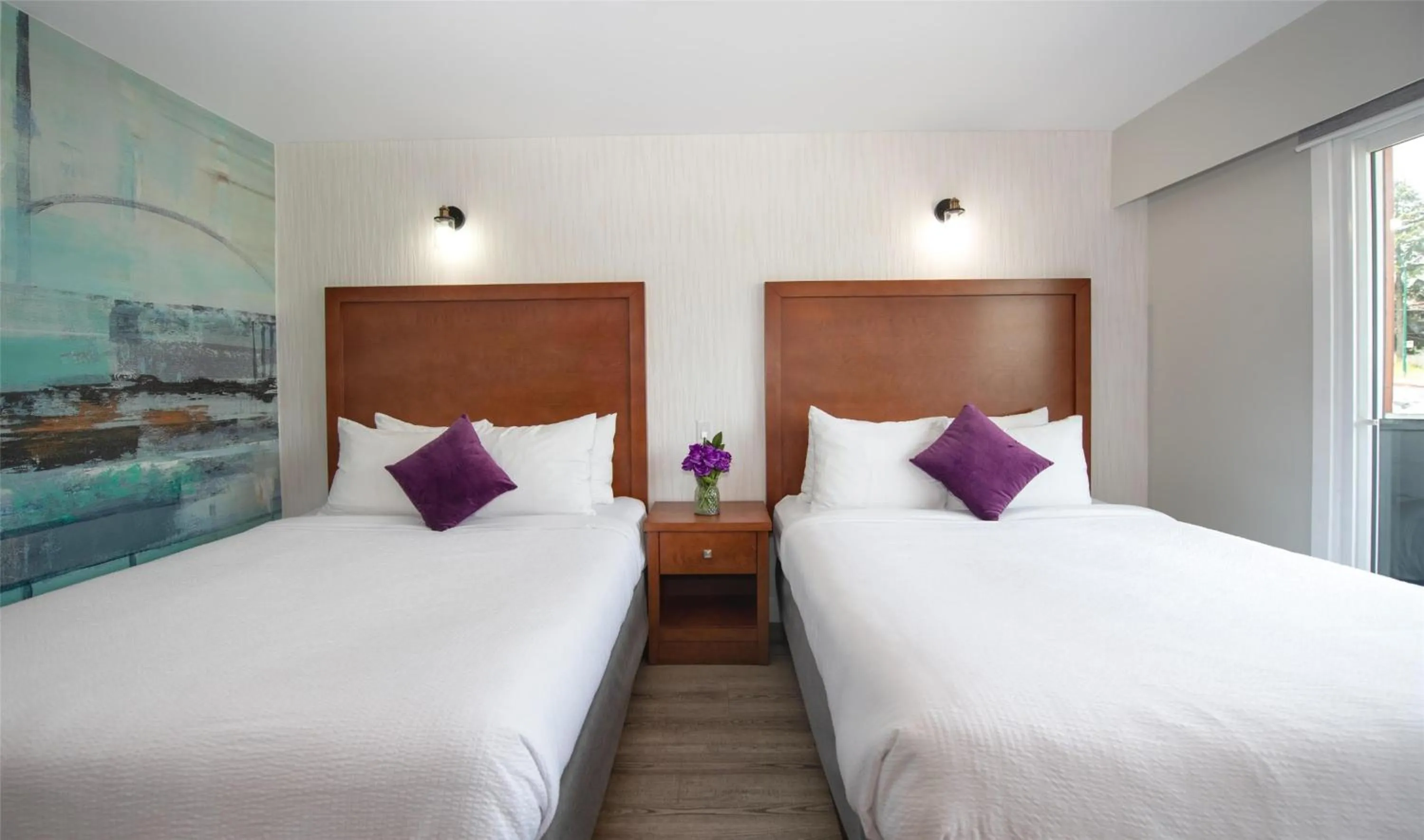 Bedroom, Bed in Coast Metro Vancouver Hotel