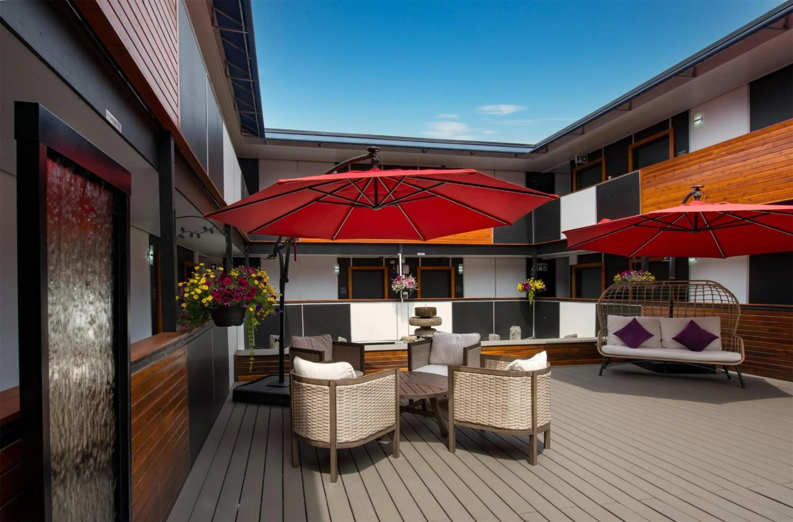 Inner courtyard view in Coast Metro Vancouver Hotel