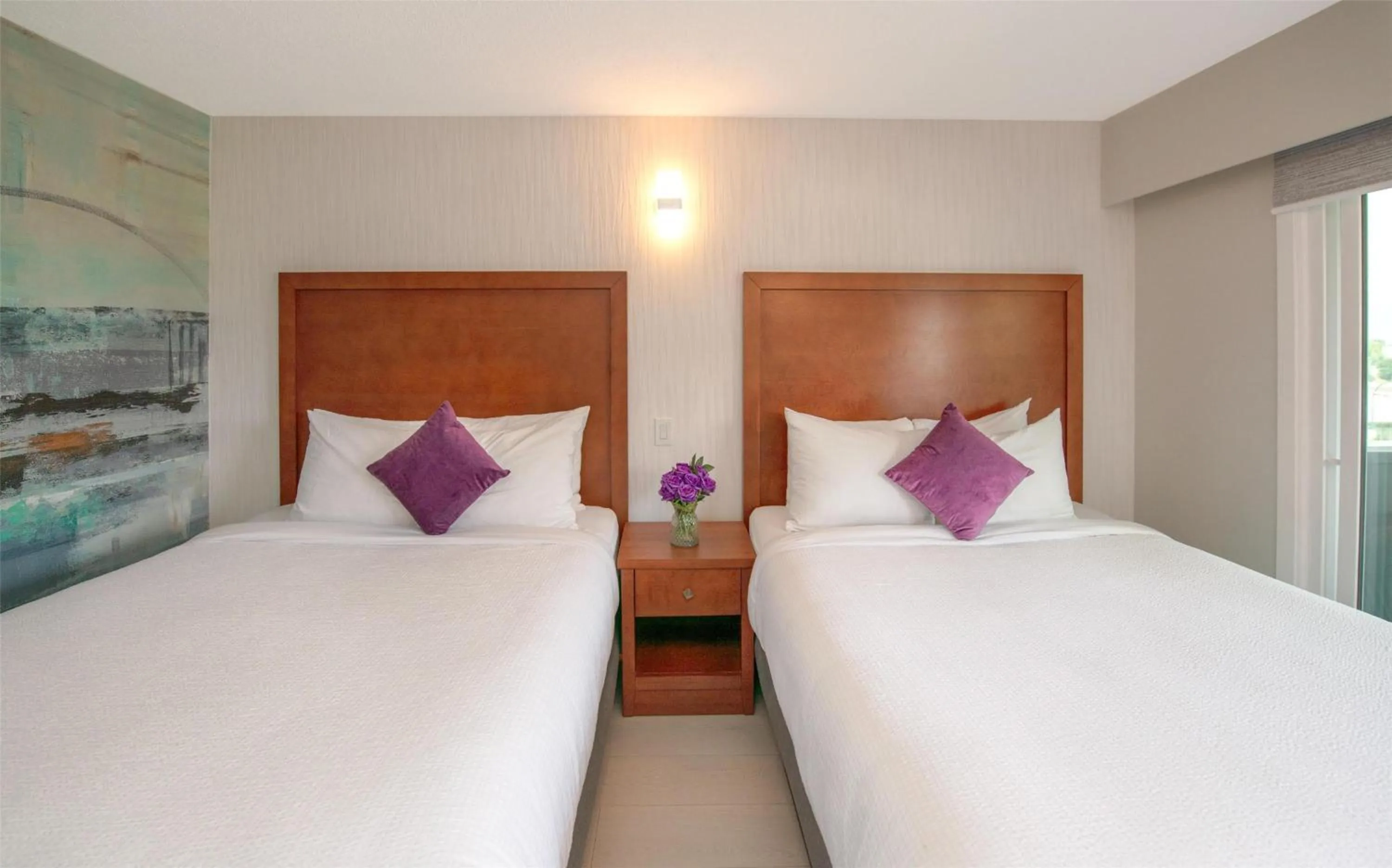 Bedroom, Bed in Coast Metro Vancouver Hotel