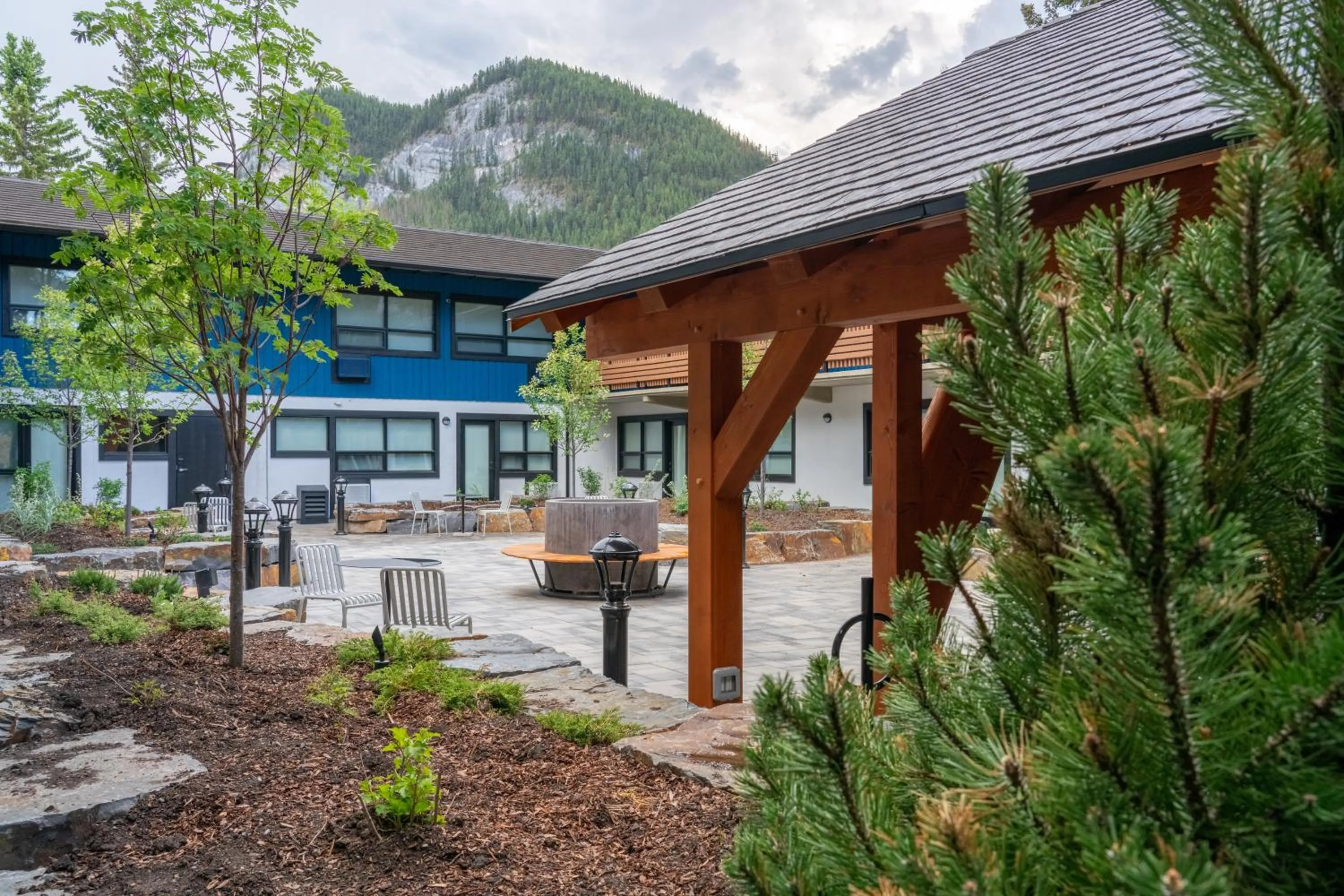 Inner courtyard view in The Dorothy Motel