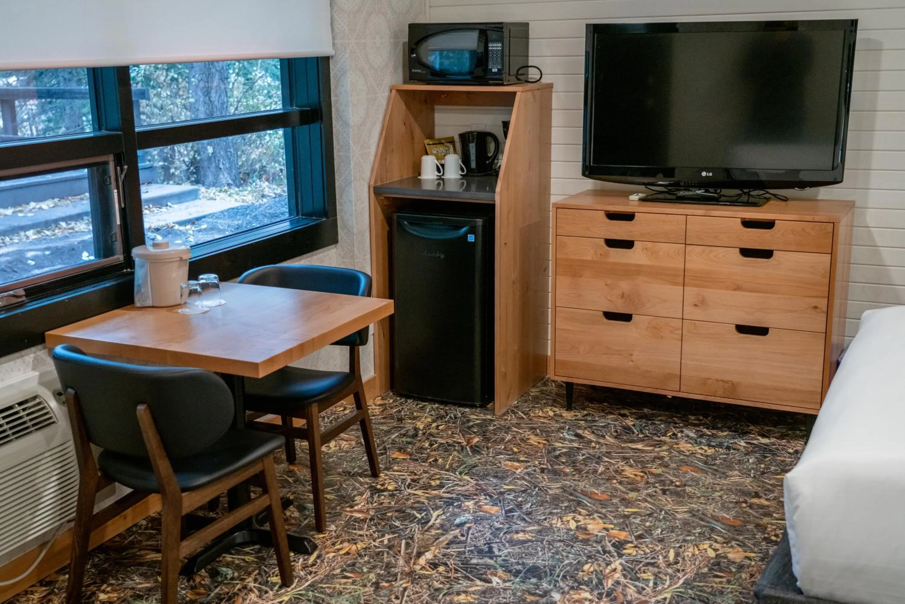 TV and multimedia in The Dorothy Motel