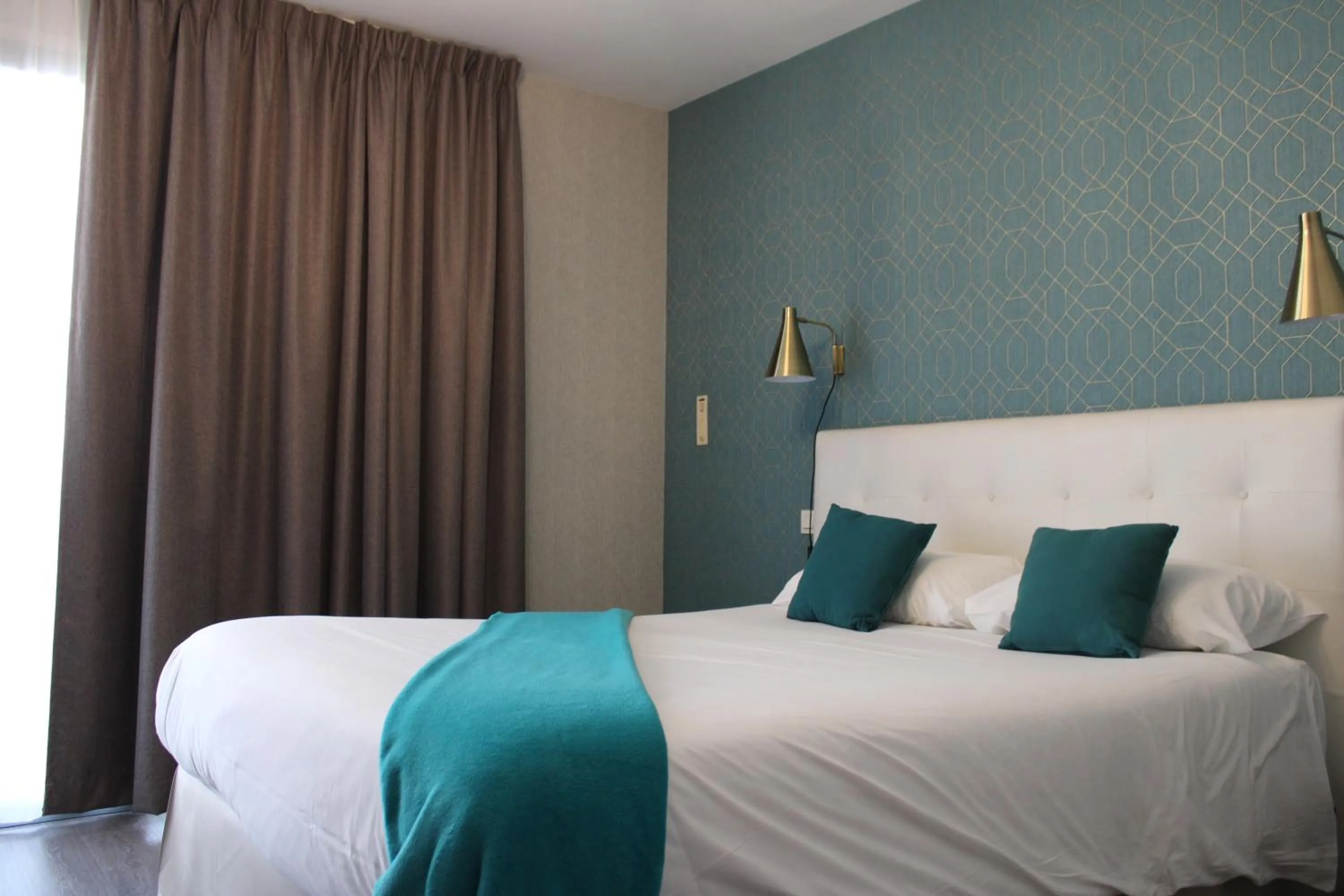 Bed in Cit'Hotel L'Etape