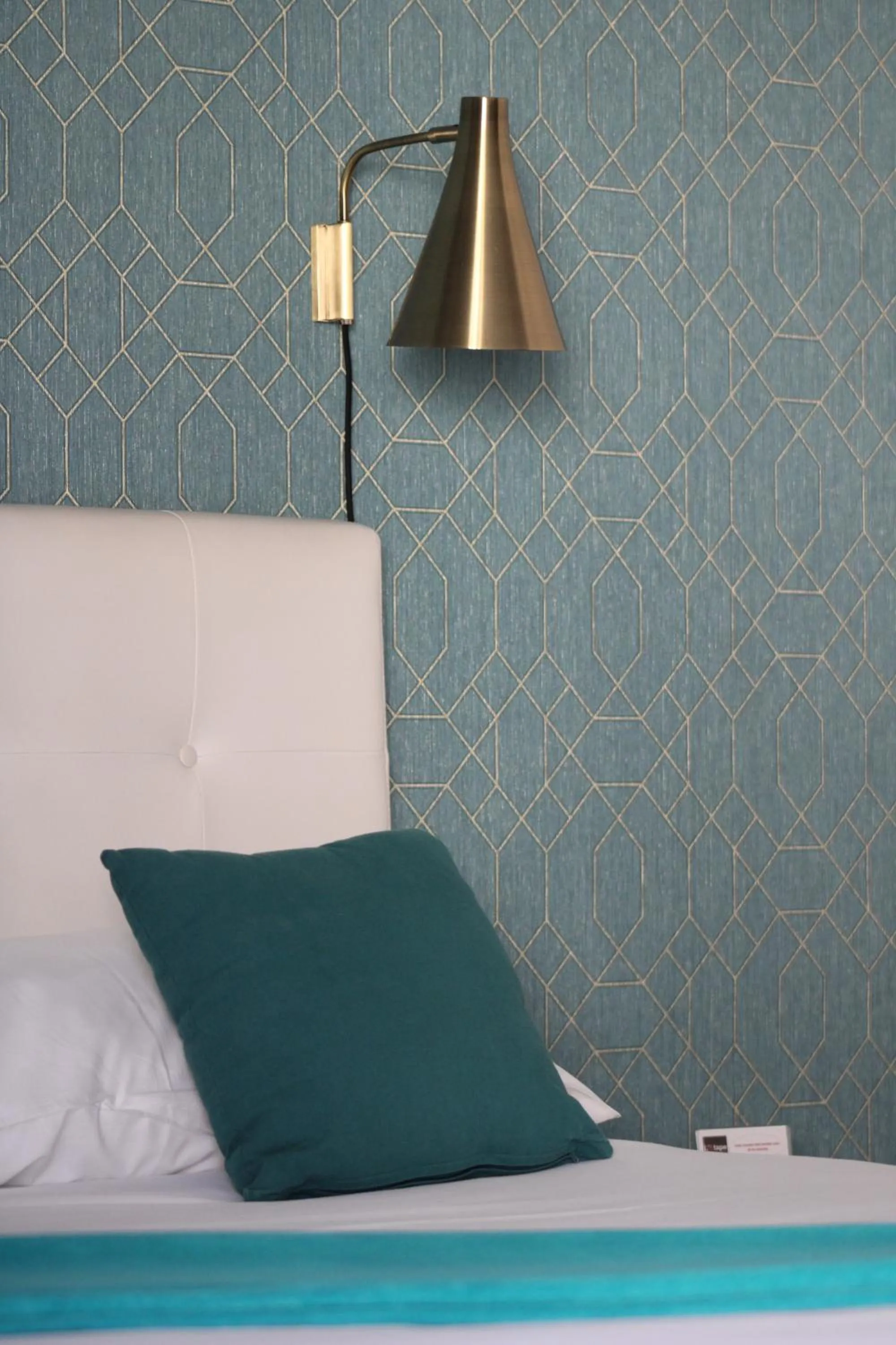 Bed in Cit'Hotel L'Etape