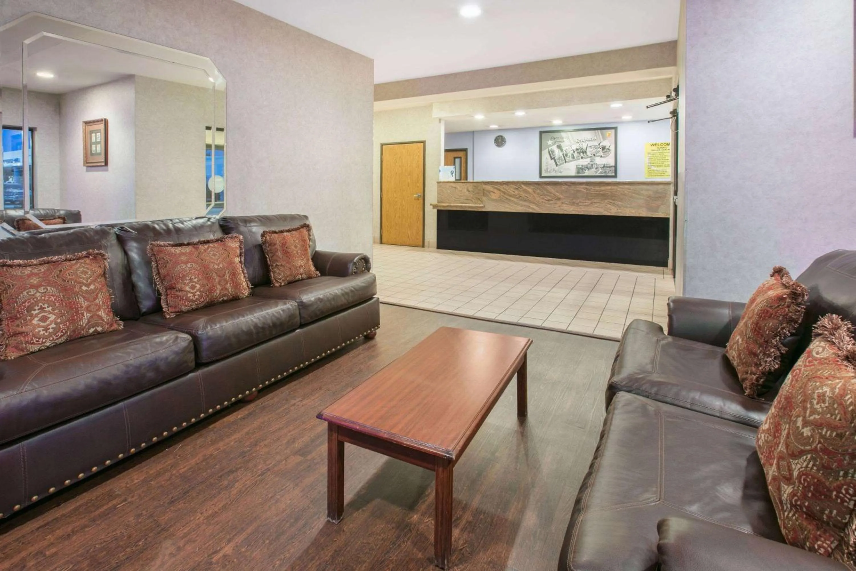 Lobby or reception in Super 8 by Wyndham Garland North Dallas Area