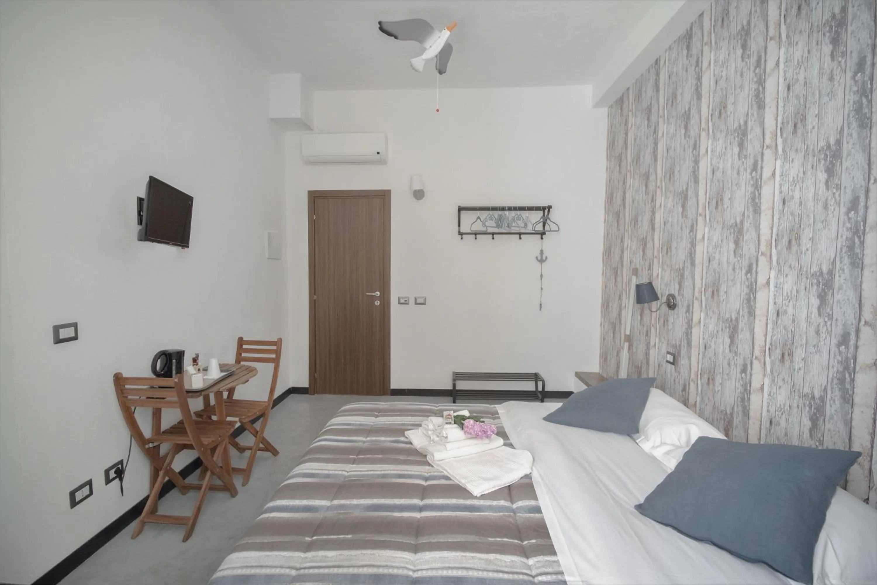 Photo of the whole room, Bed in Porta Marina