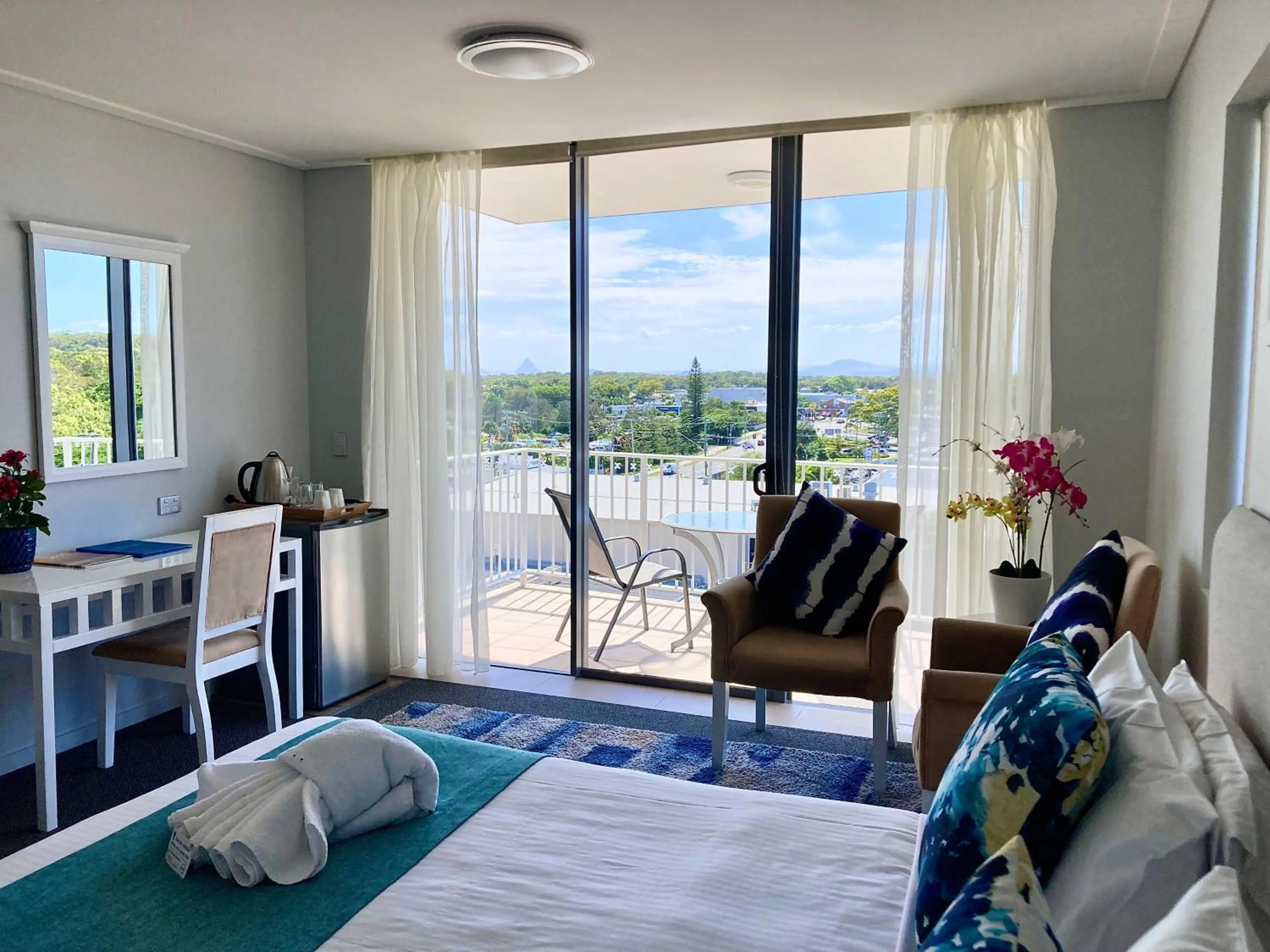 Bedroom, Bed in Ocean Views Resort Caloundra
