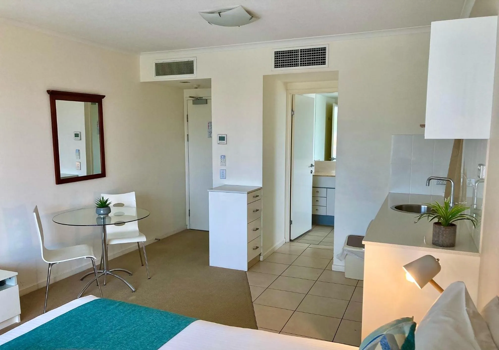 Seating area, Bed in Ocean Views Resort Caloundra