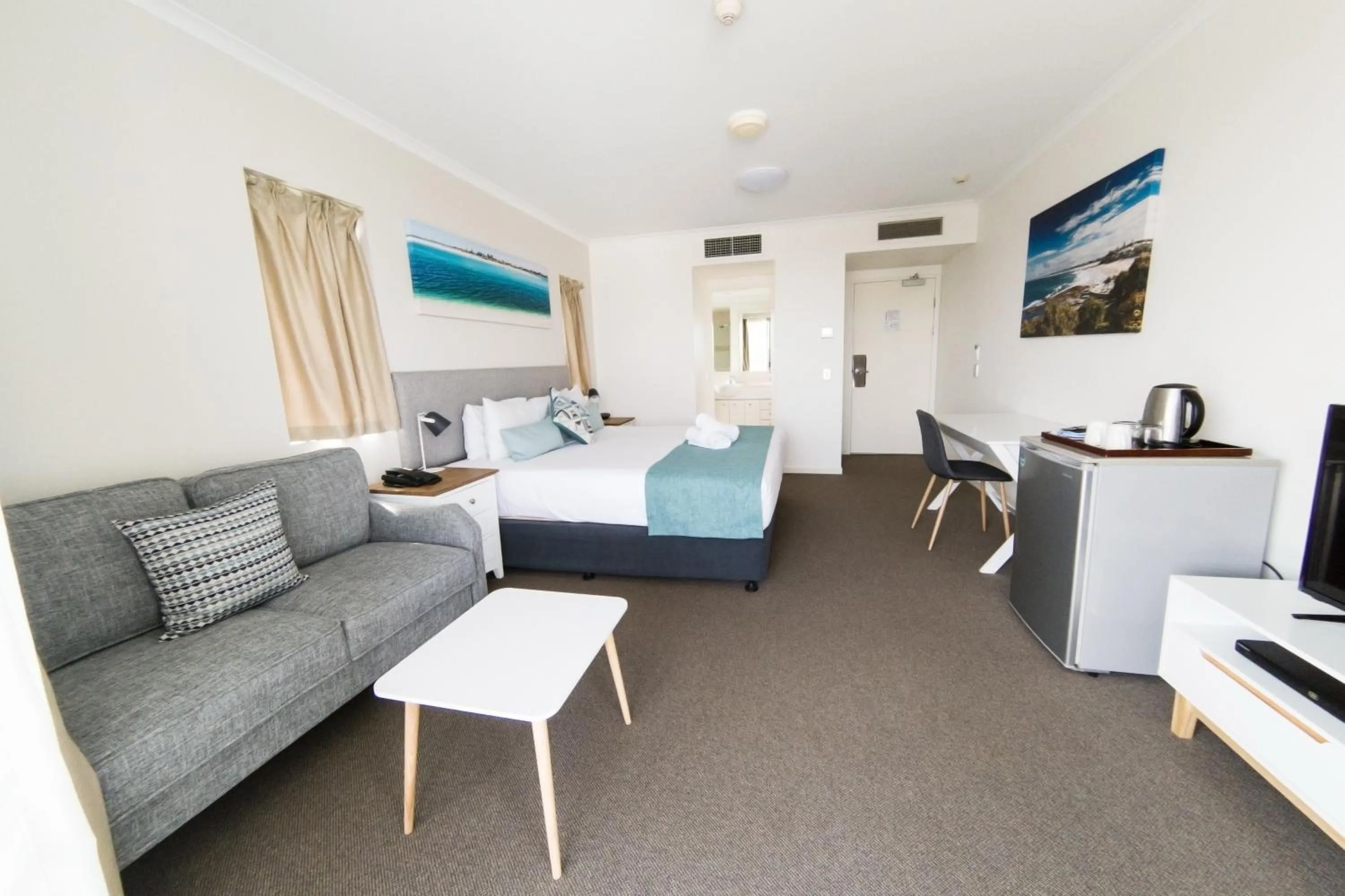 Photo of the whole room, Bed in Ocean Views Resort Caloundra