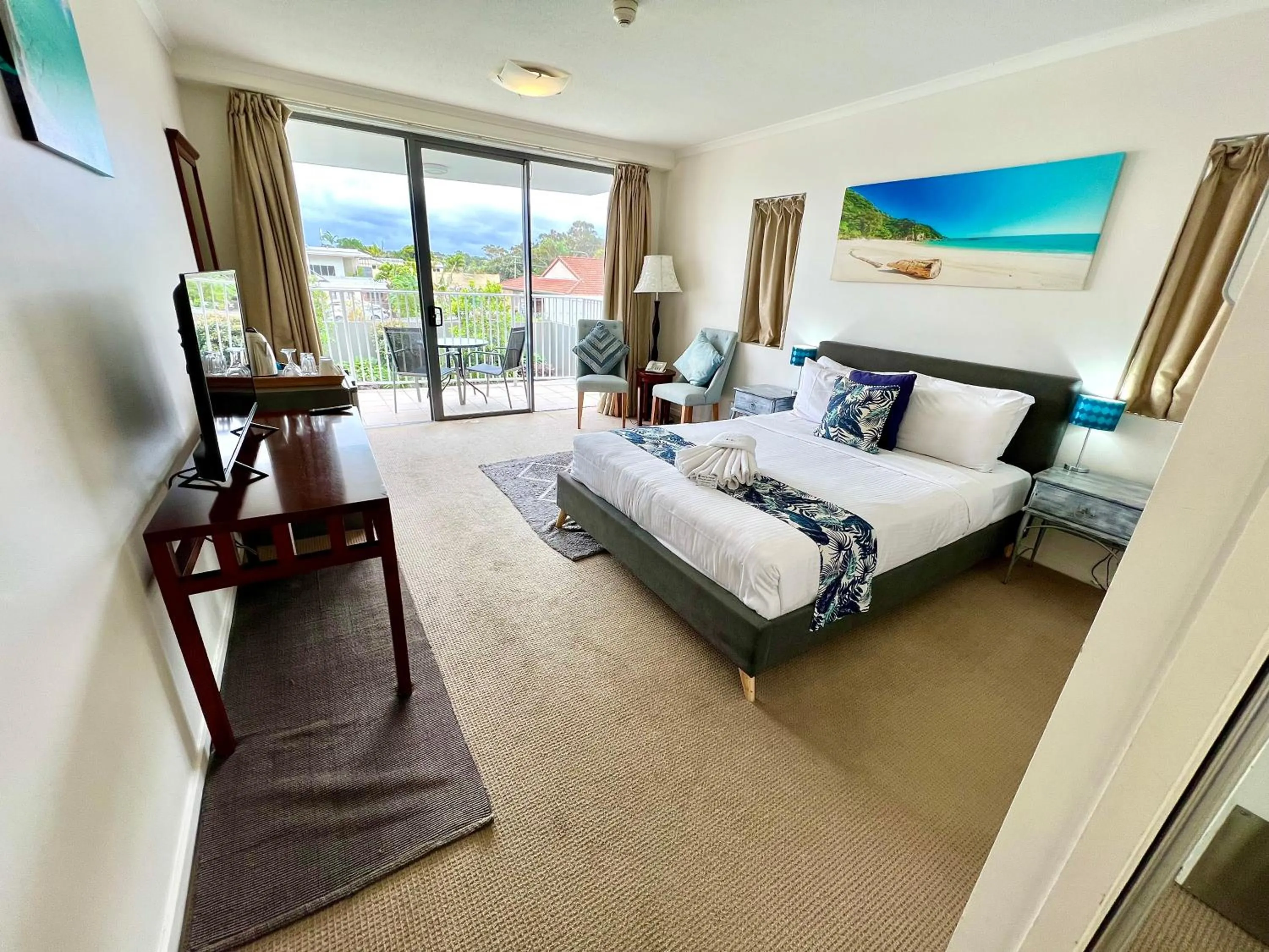 Photo of the whole room, Bed in Ocean Views Resort Caloundra