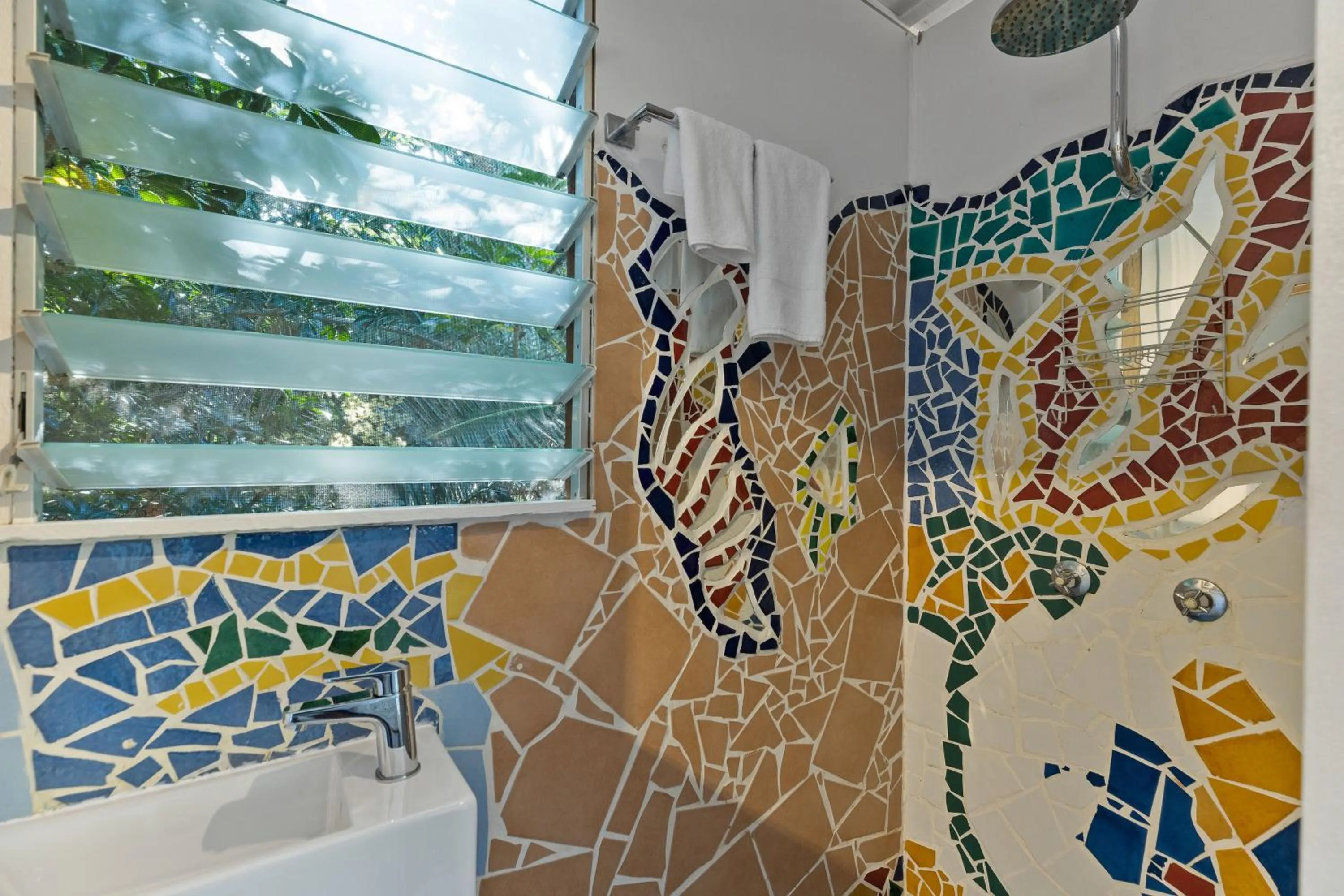 Bathroom in Garden Burees