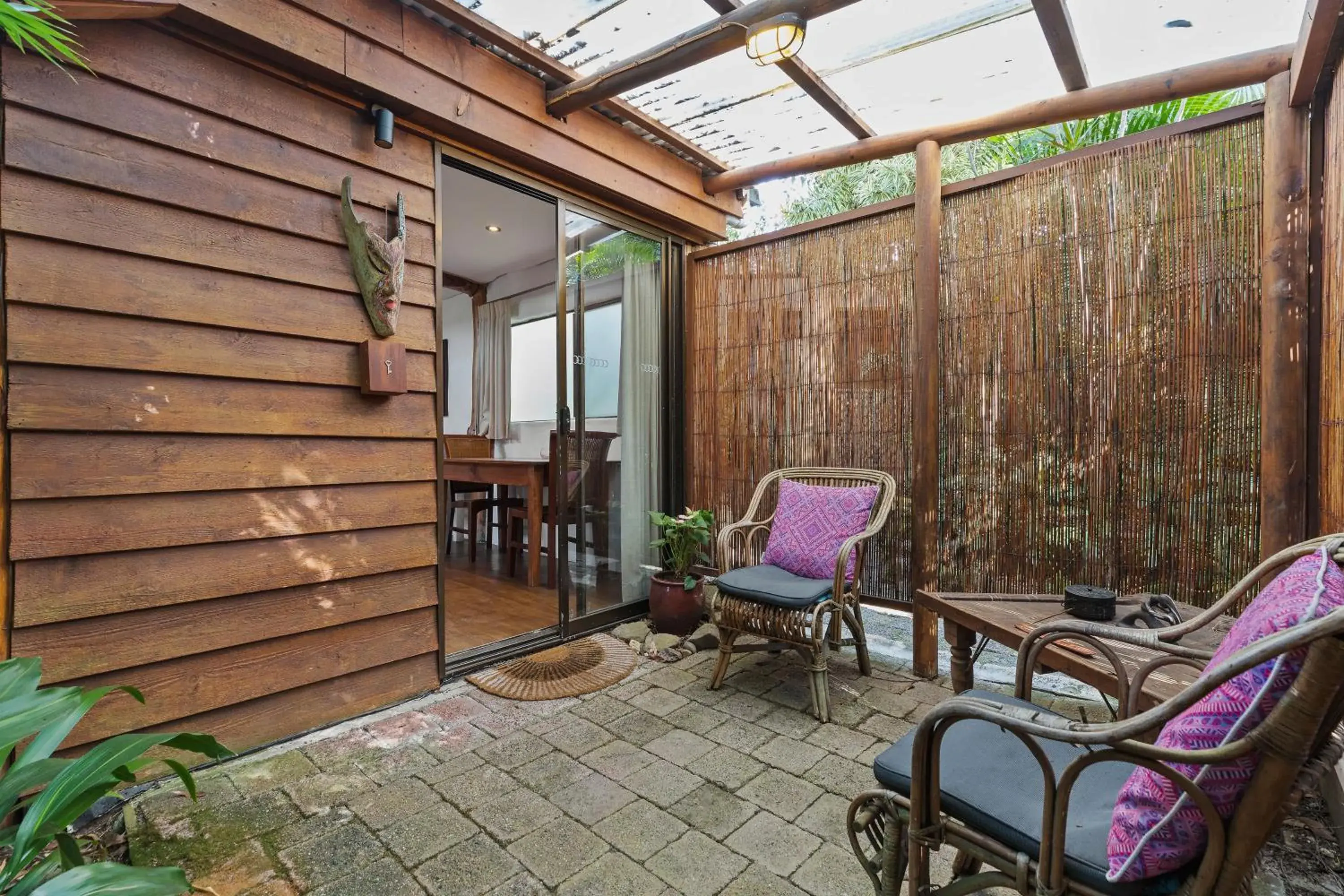 Facade/entrance in Garden Burees Facade/entrance in Garden Burees