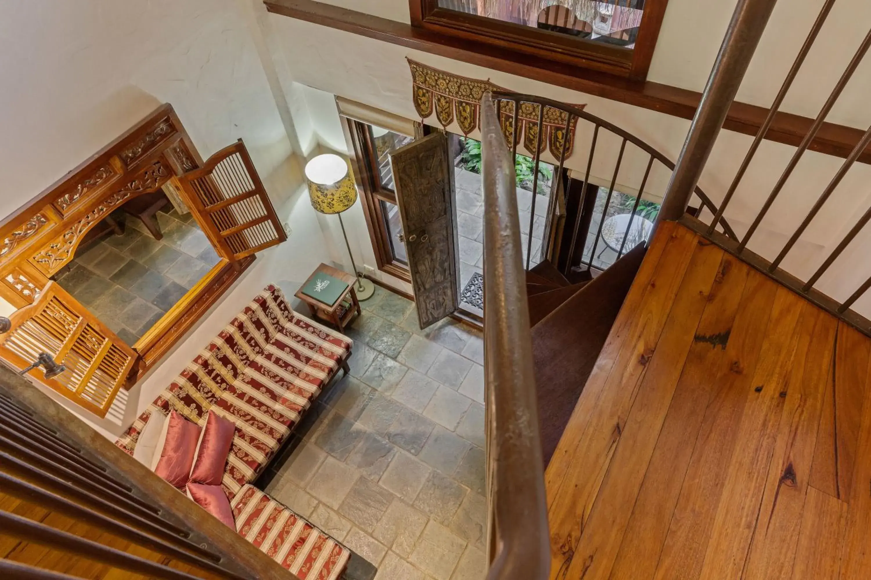 Facade/entrance in Garden Burees Facade/entrance in Garden Burees