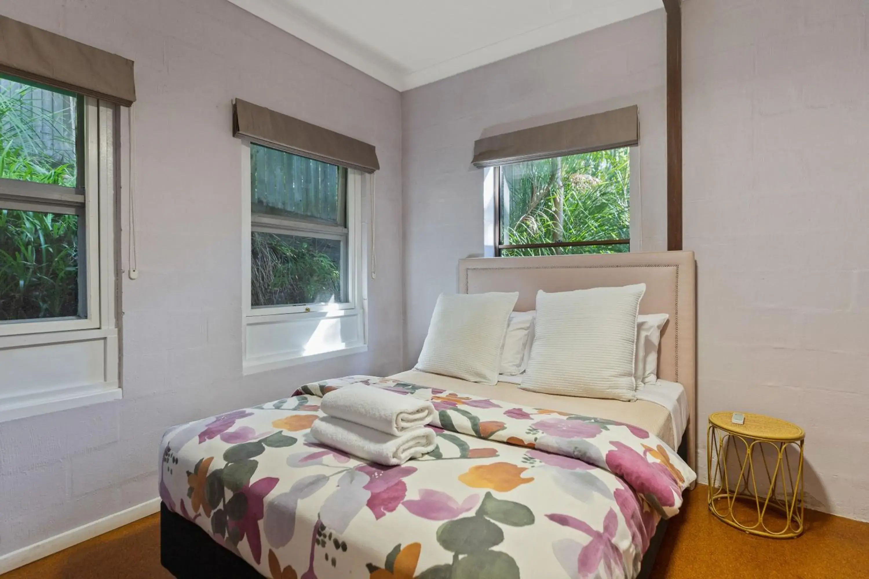 Bed in Garden Burees Bed in Garden Burees