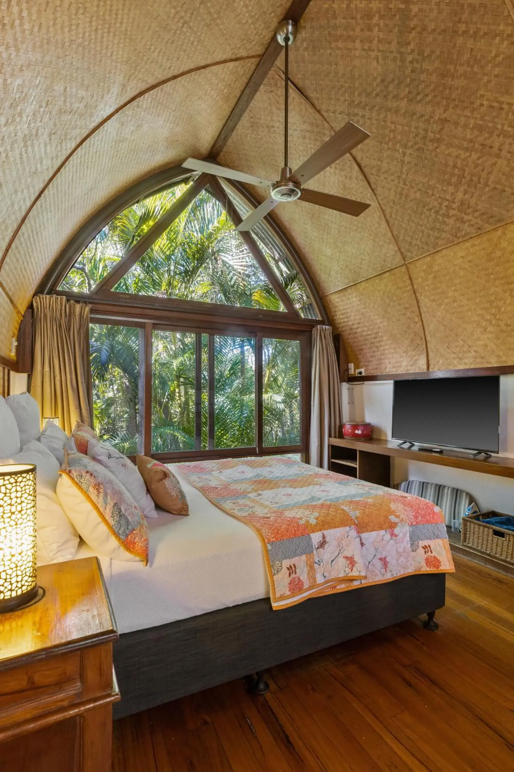 Bed in Garden Burees Bed in Garden Burees