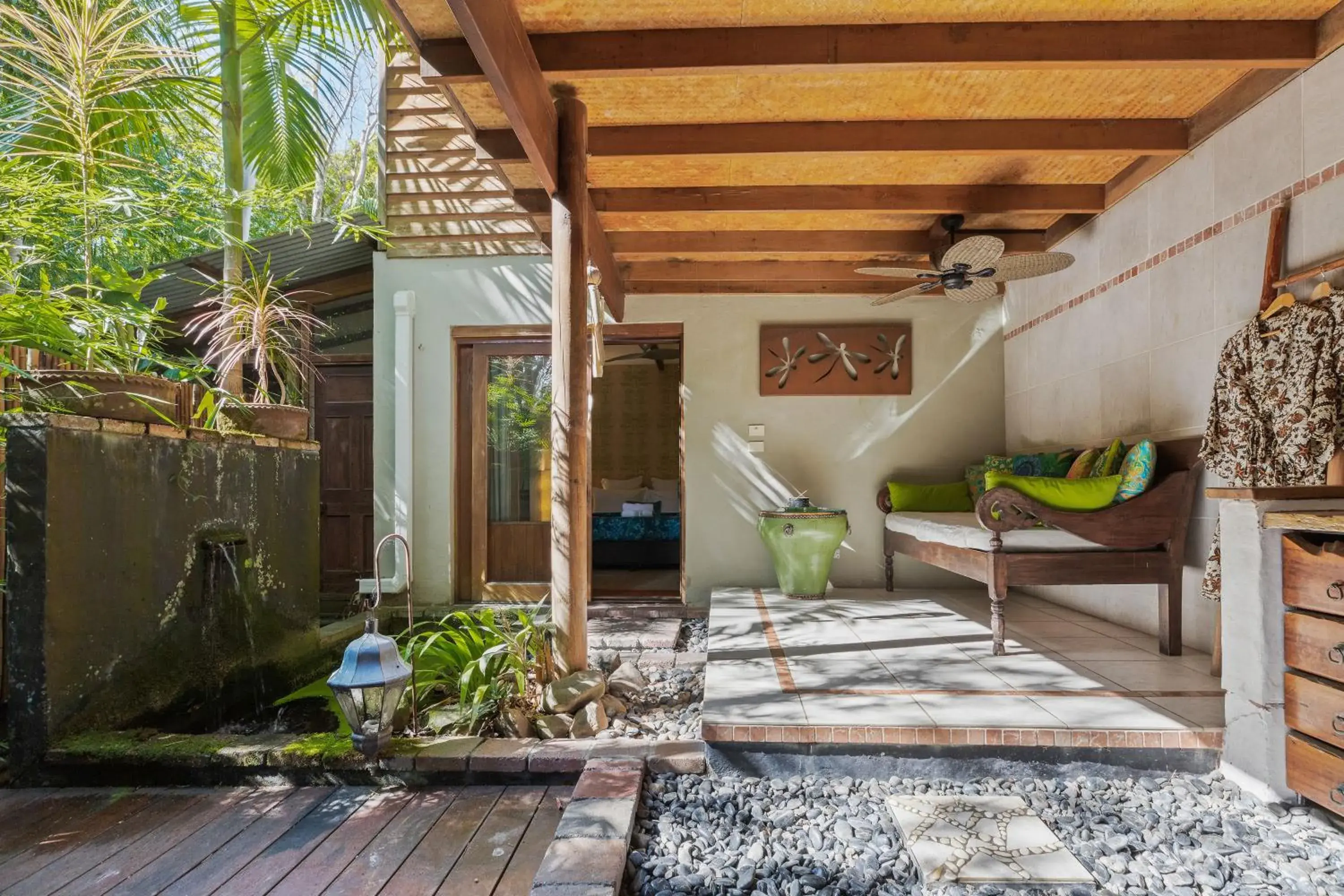 Dragonfly Rest in Garden Burees Dragonfly Rest in Garden Burees