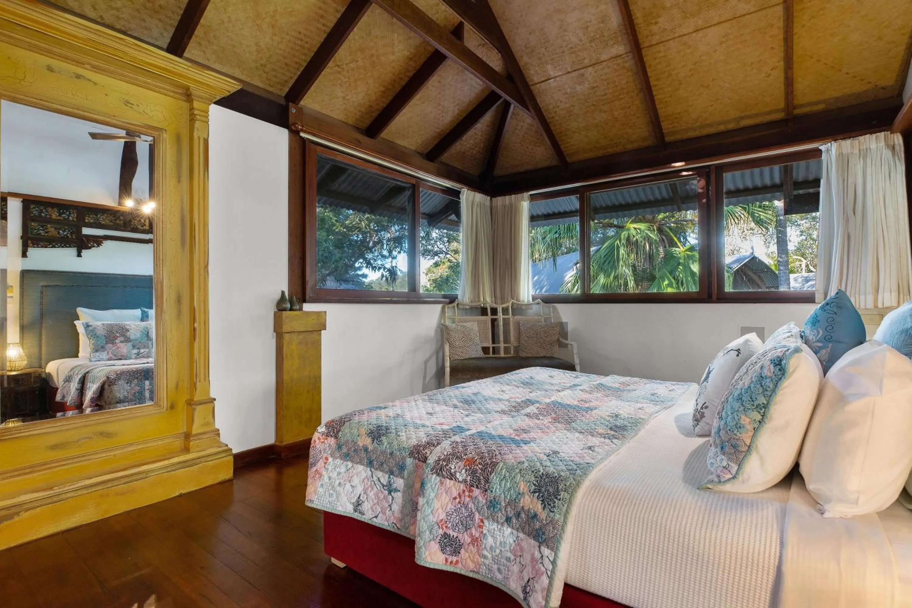 Bedroom, Bed in Garden Burees