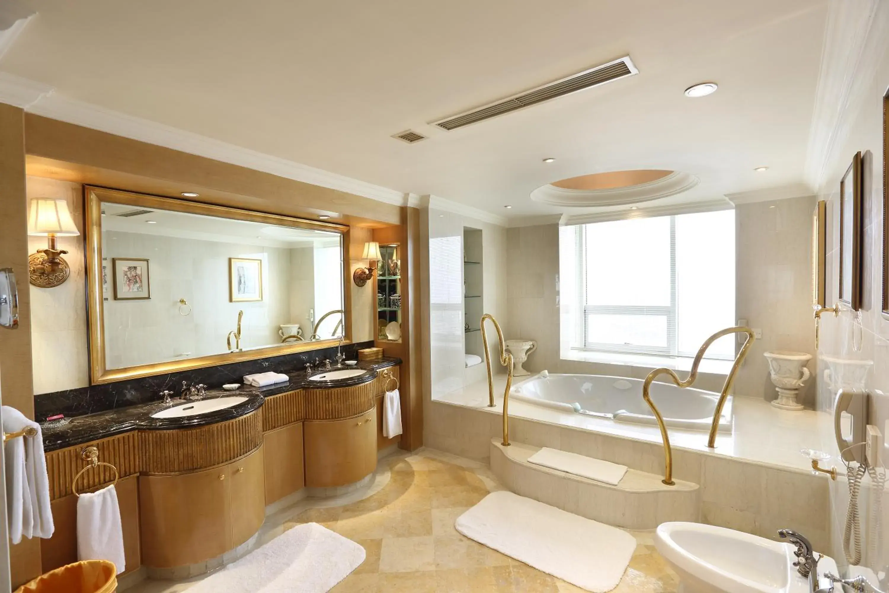 Bathroom in Crowne Plaza Qingdao by IHG Bathroom in Crowne Plaza Qingdao by IHG