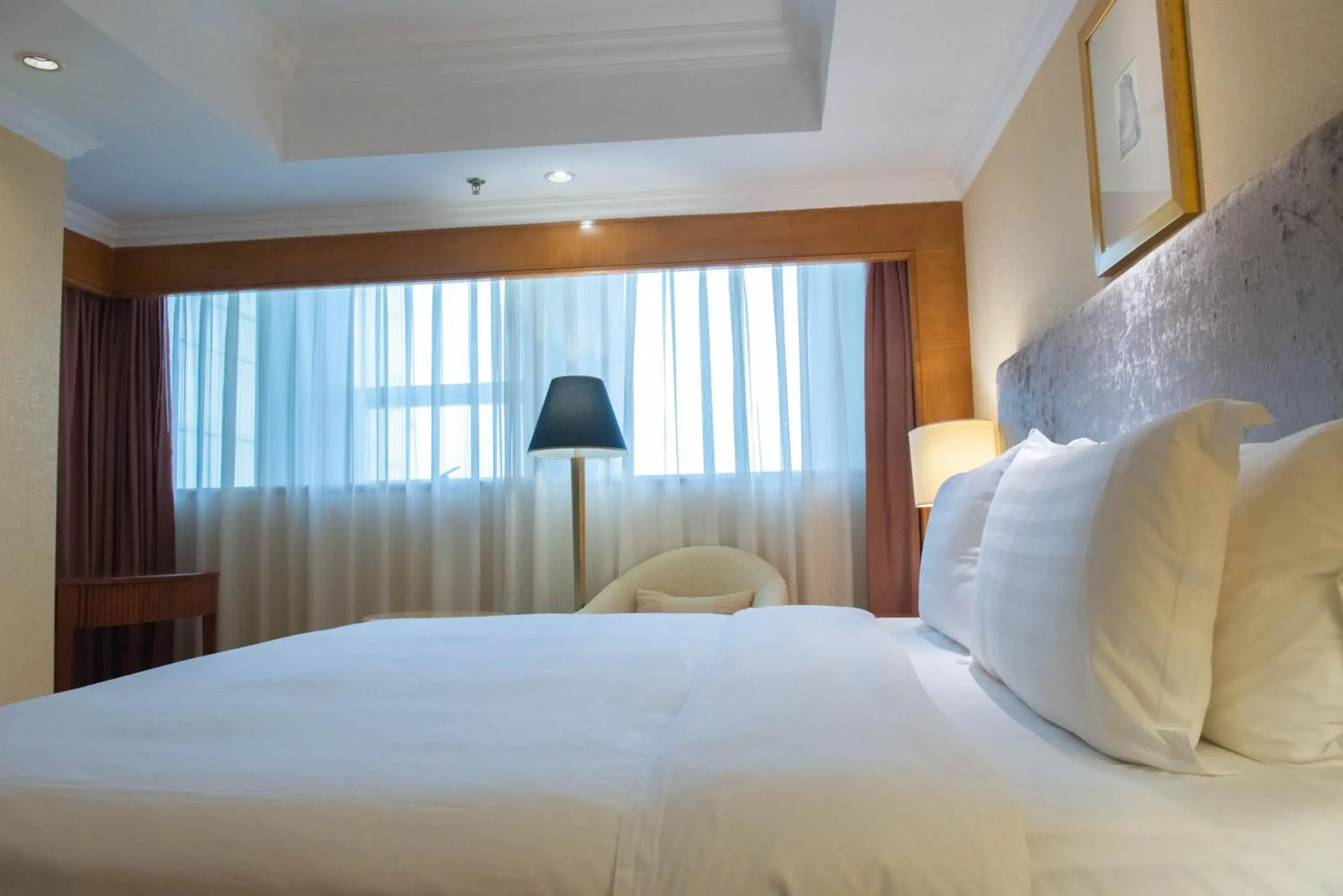 Bed in Crowne Plaza Qingdao by IHG Bed in Crowne Plaza Qingdao by IHG
