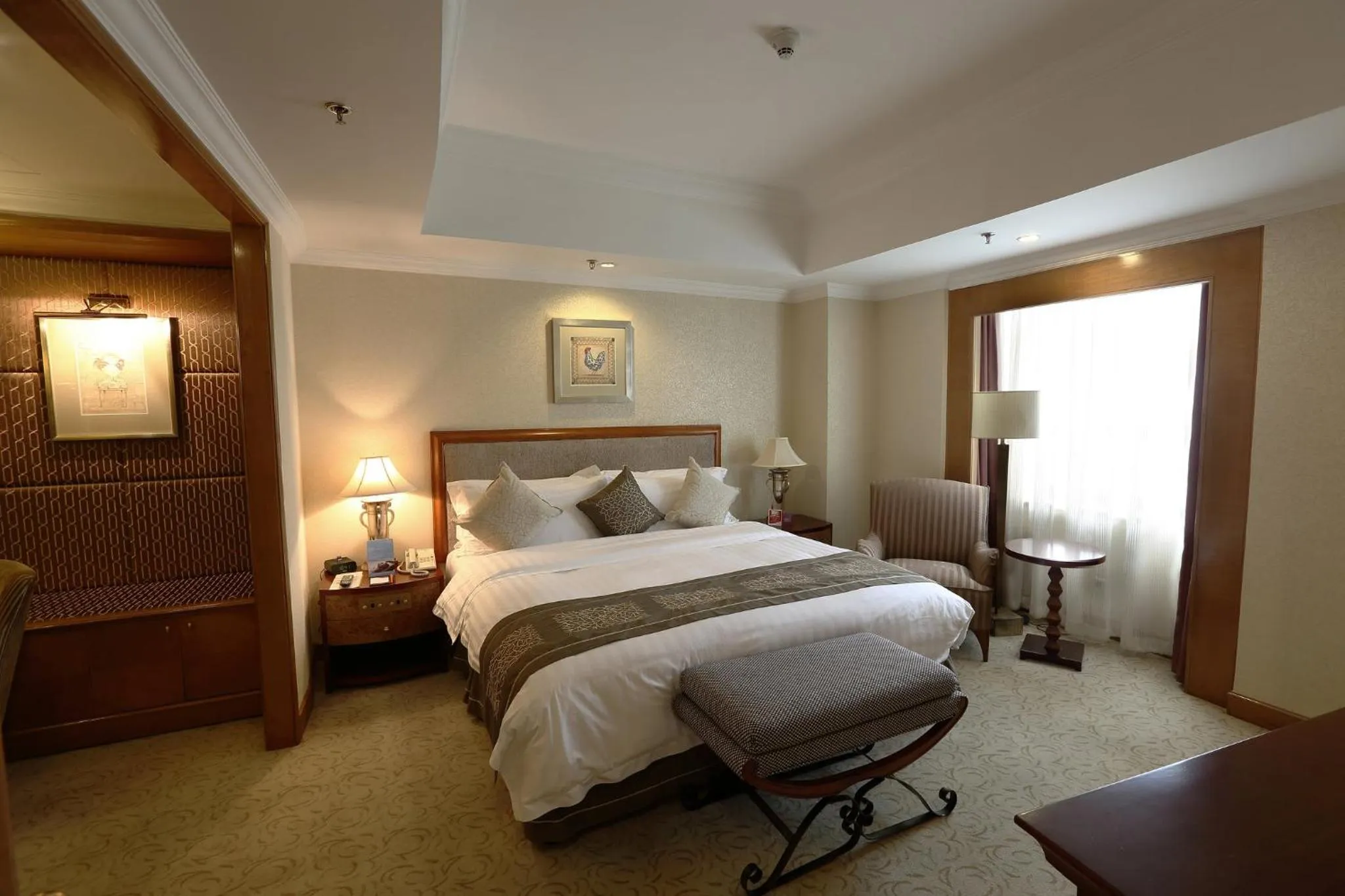 Photo of the whole room, Bed in Crowne Plaza Qingdao by IHG