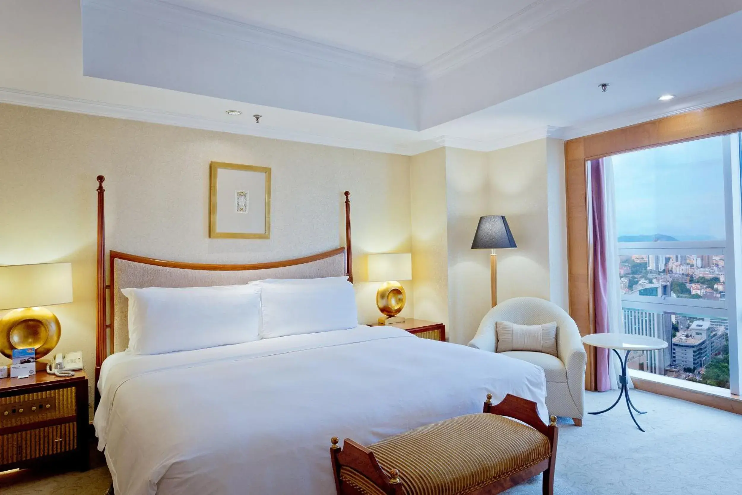 Bedroom, Bed in Crowne Plaza Qingdao by IHG Bedroom, Bed in Crowne Plaza Qingdao by IHG
