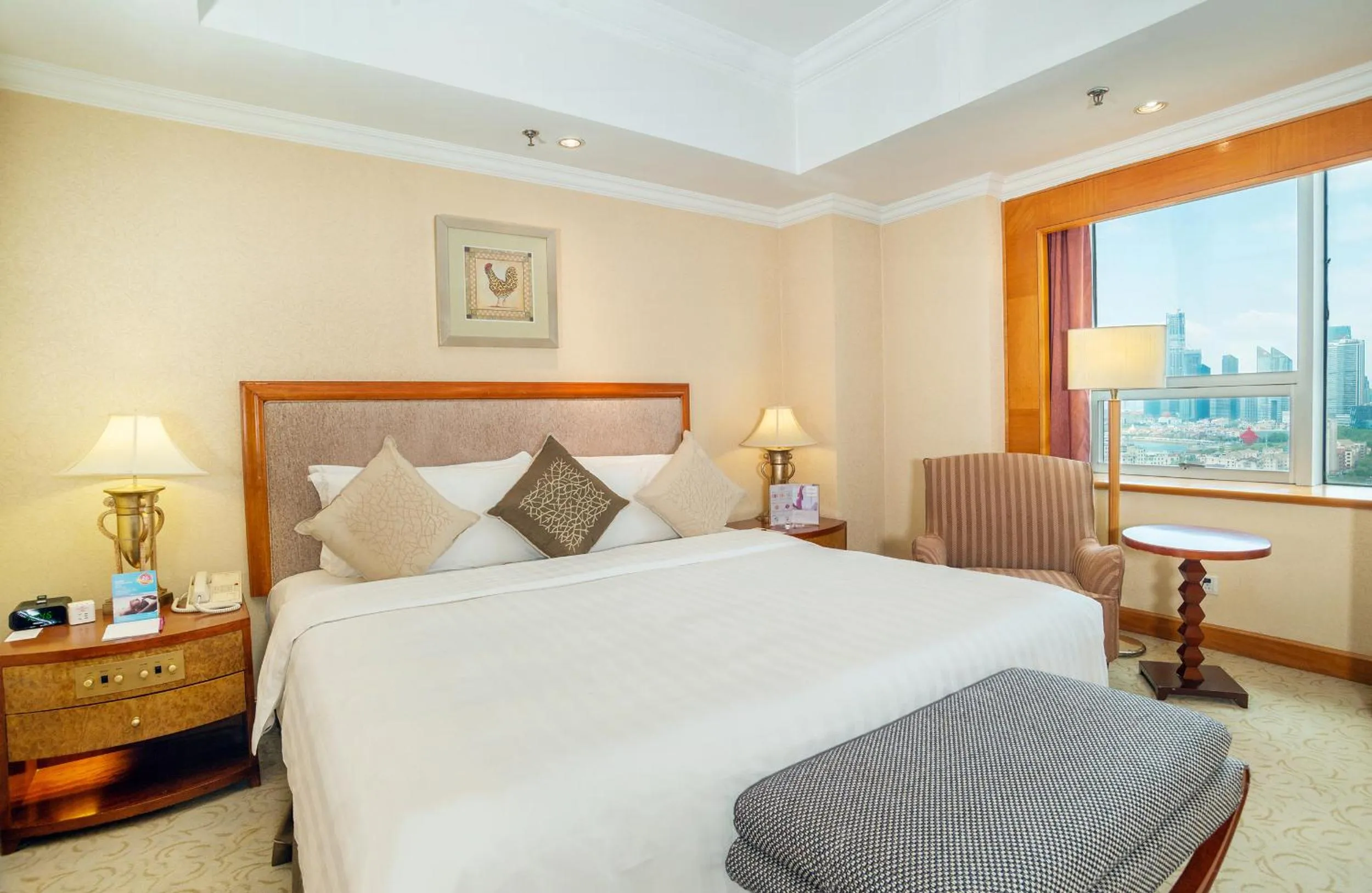 Bedroom, Bed in Crowne Plaza Qingdao by IHG