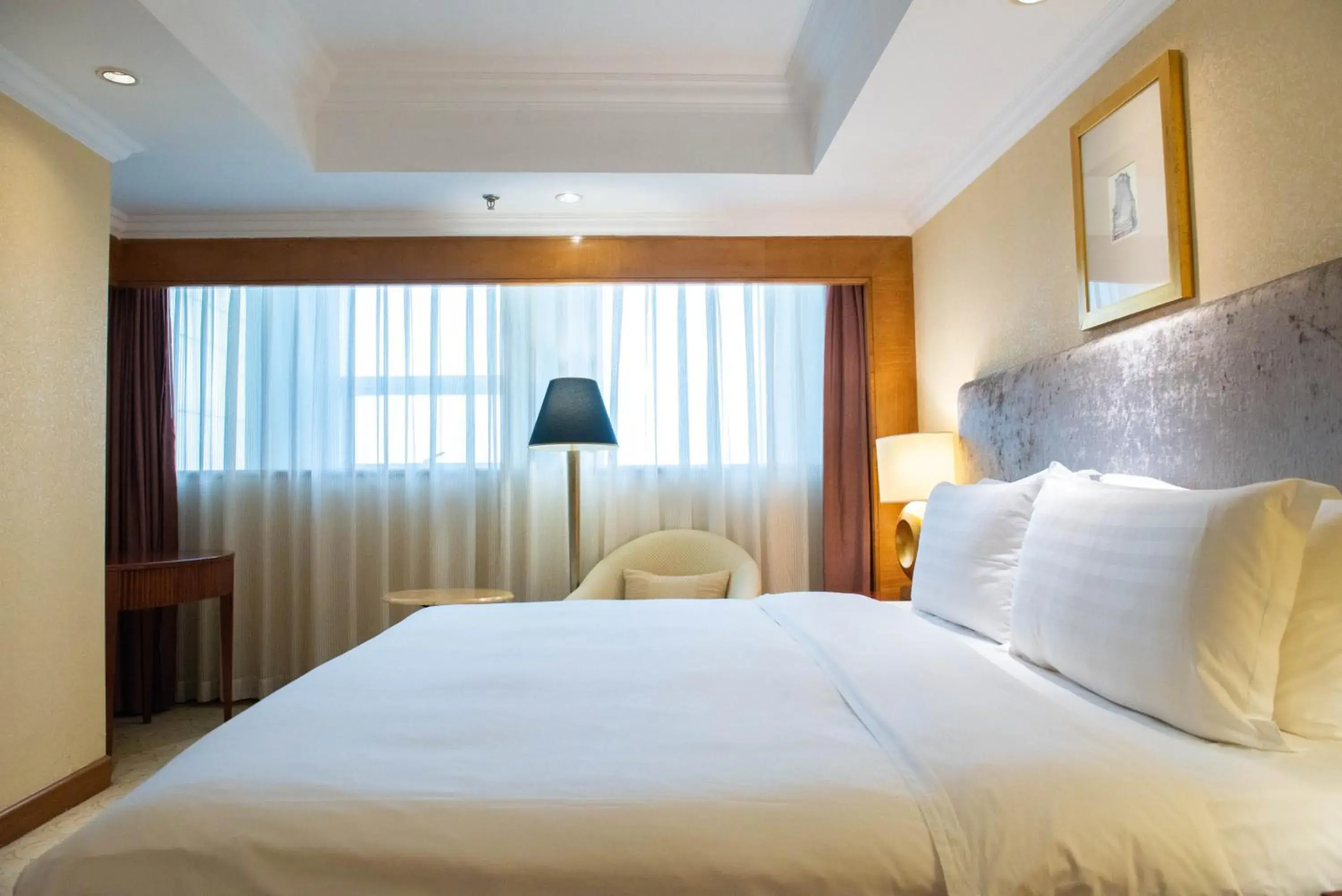Bed in Crowne Plaza Qingdao by IHG Bed in Crowne Plaza Qingdao by IHG