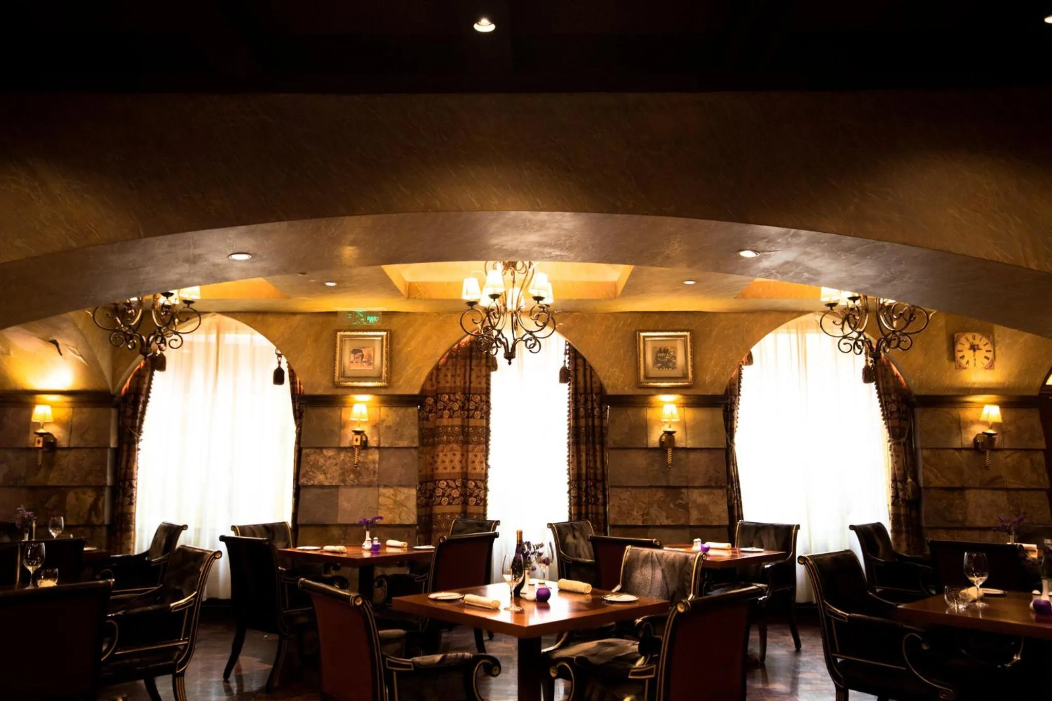 Restaurant/places to eat in Crowne Plaza Qingdao by IHG