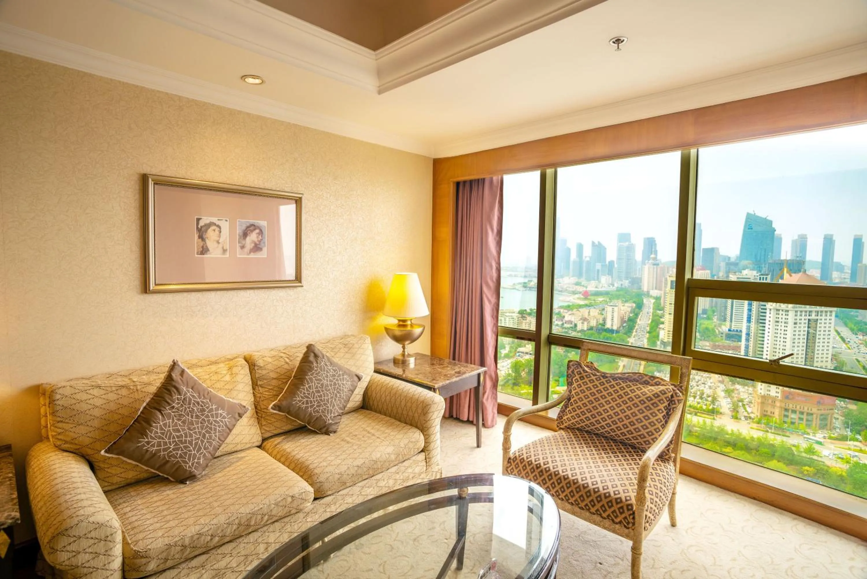 Photo of the whole room in Crowne Plaza Qingdao by IHG