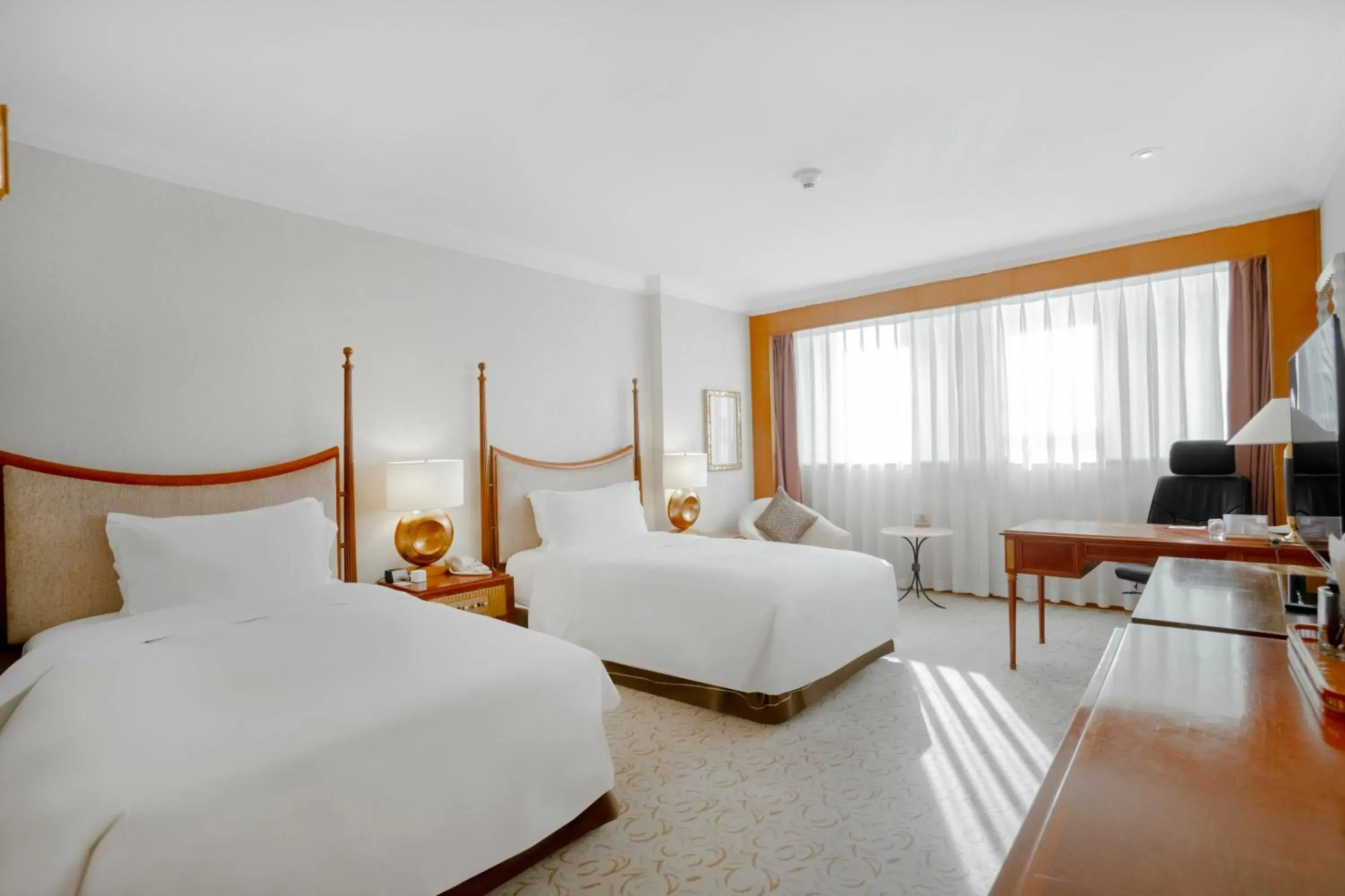 Property building, Bed in Crowne Plaza Qingdao by IHG Property building, Bed in Crowne Plaza Qingdao by IHG