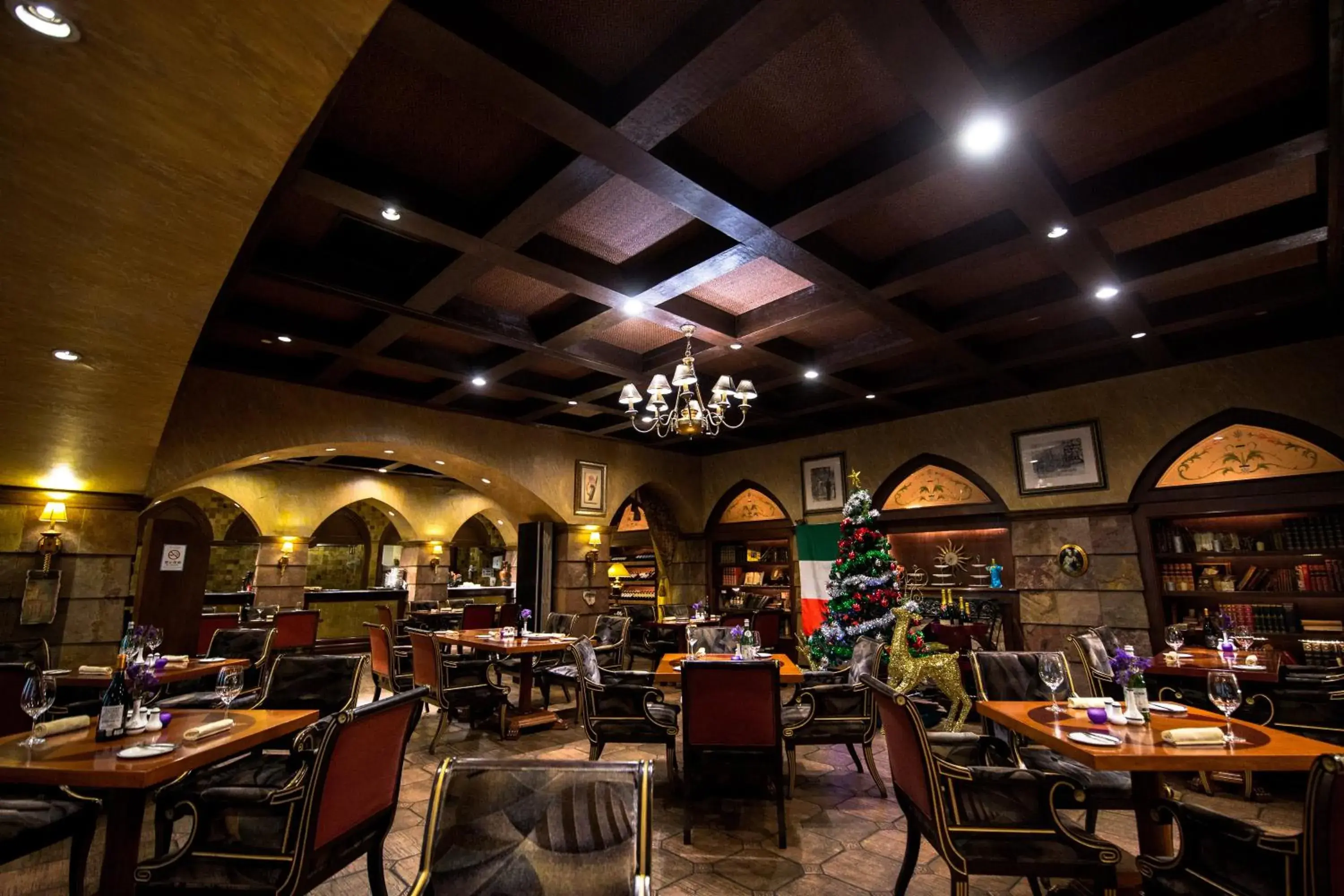 Restaurant/places to eat in Crowne Plaza Qingdao by IHG Restaurant/places to eat in Crowne Plaza Qingdao by IHG