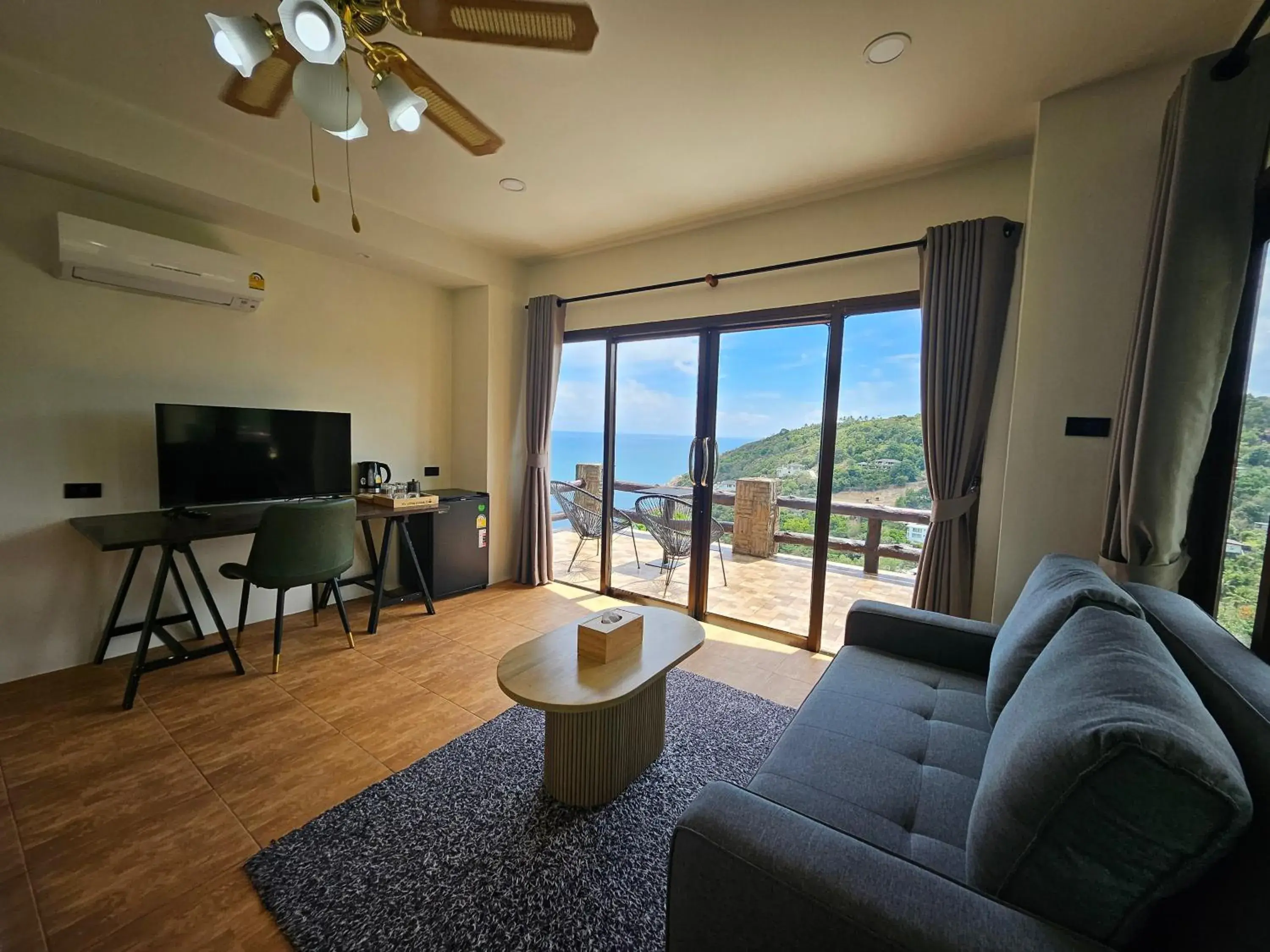 Deluxe Double Room with Bath in Phangan Utopia Resort Deluxe Double Room with Bath in Phangan Utopia Resort