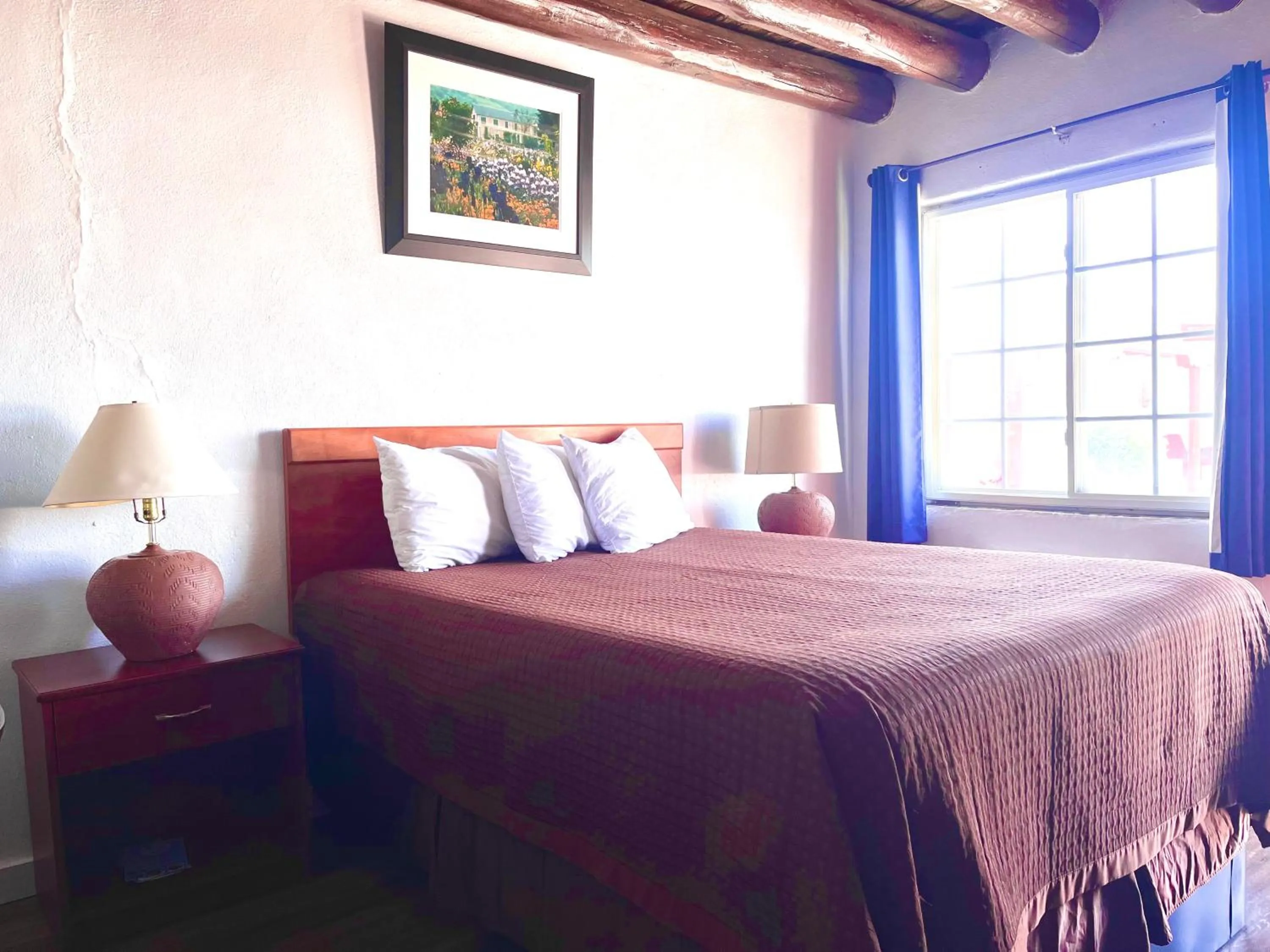 Bed in Cottonwood Court Motel