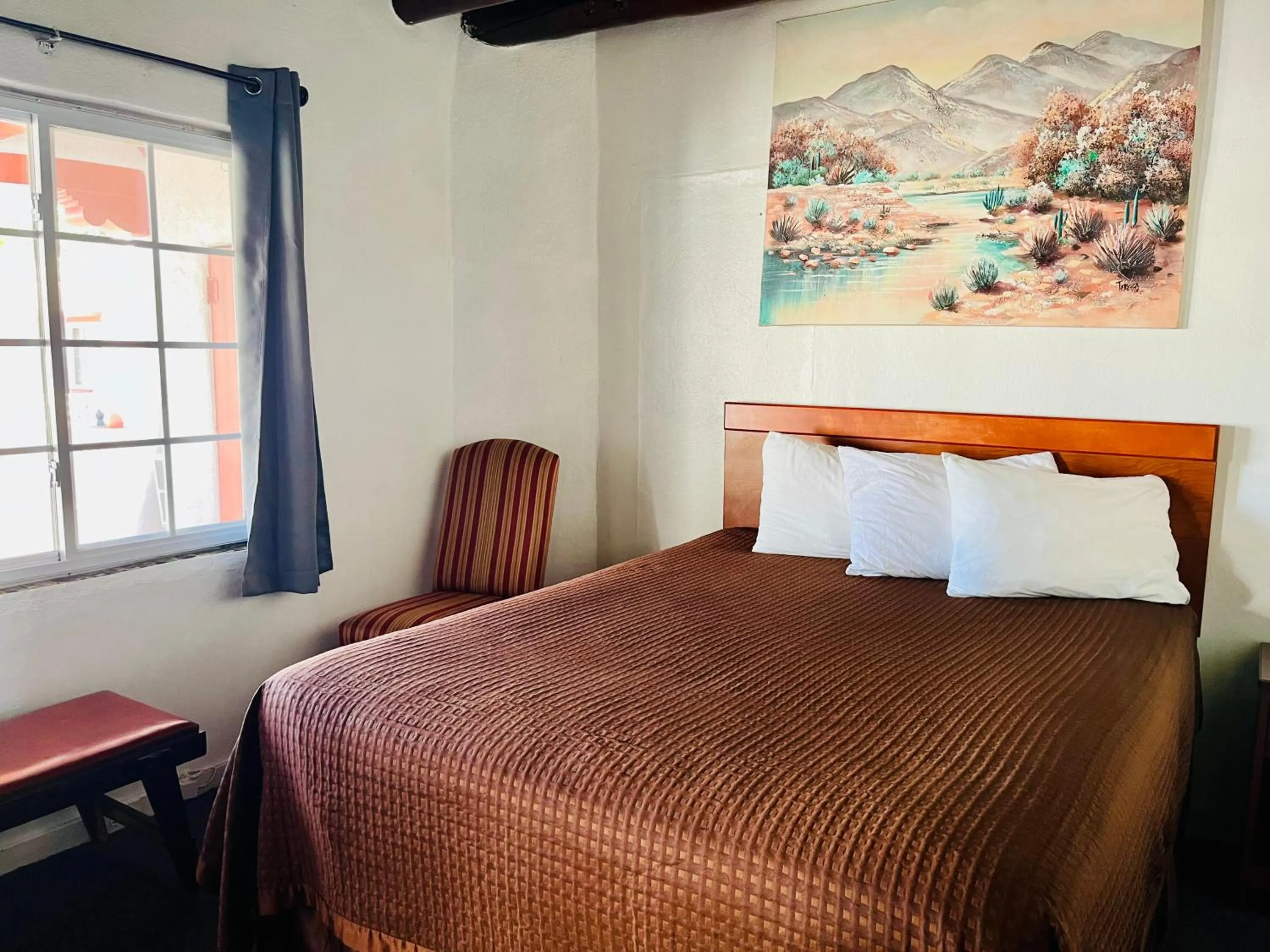 Bed in Cottonwood Court Motel