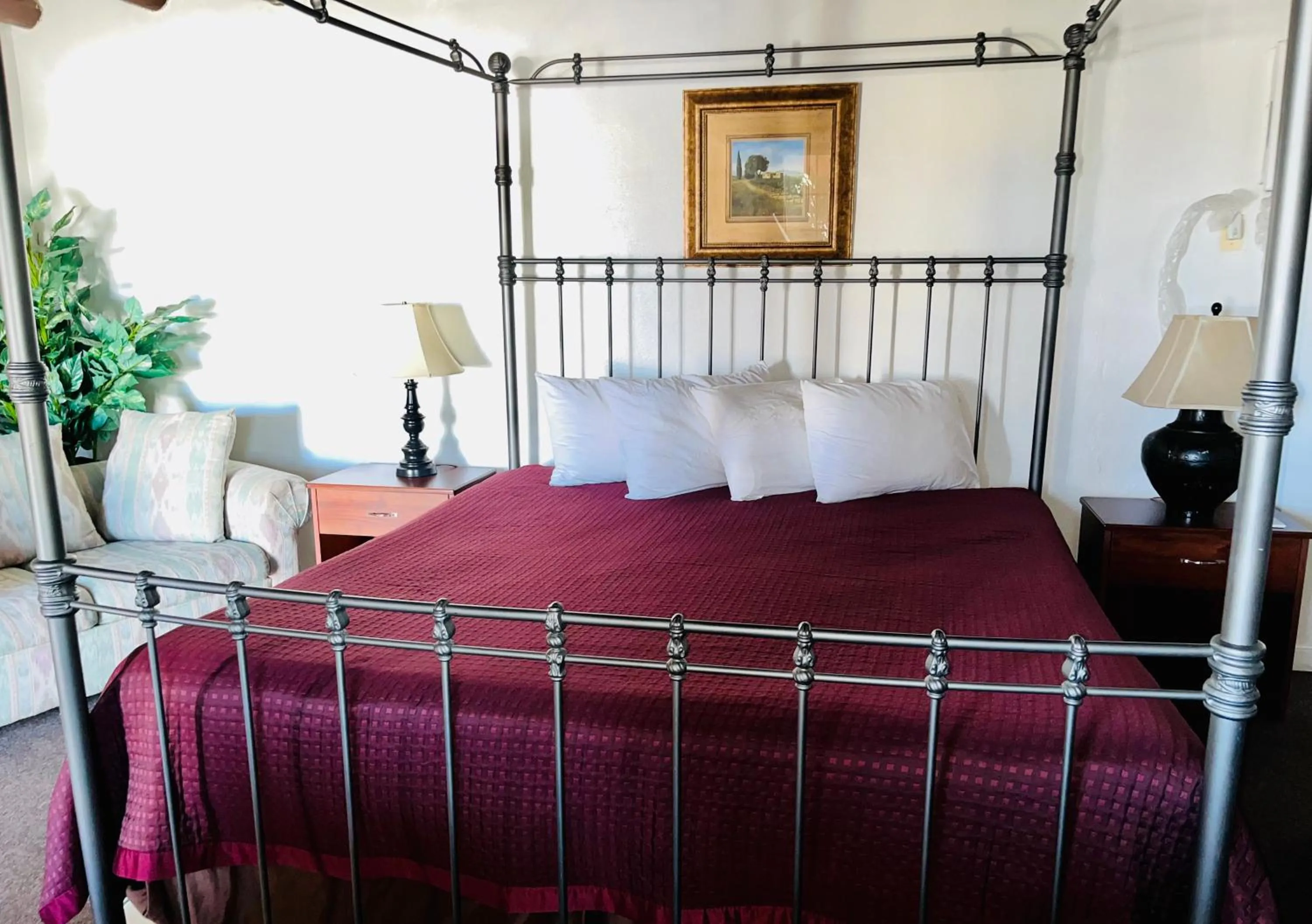 Bed in Cottonwood Court Motel