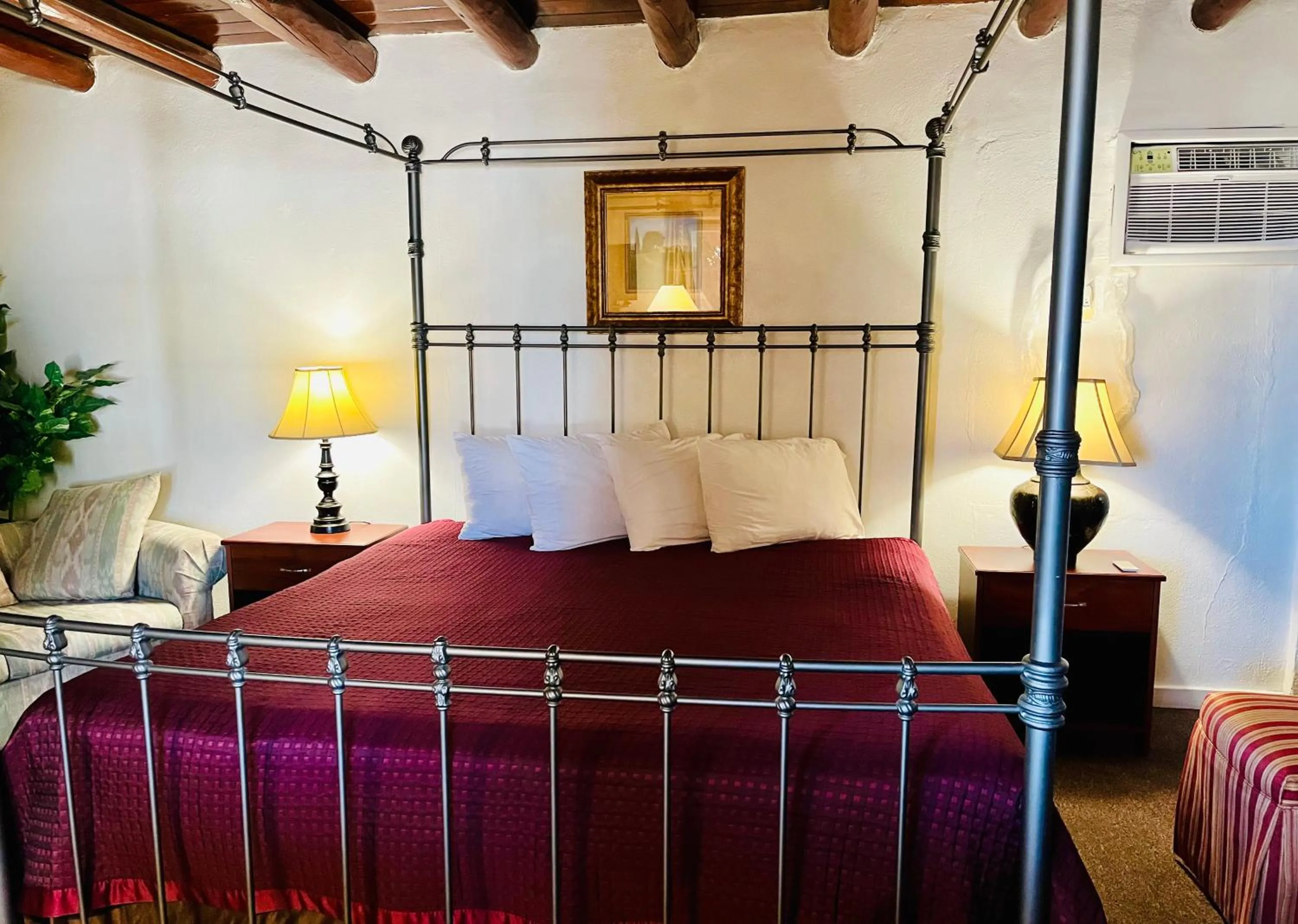 Bed in Cottonwood Court Motel