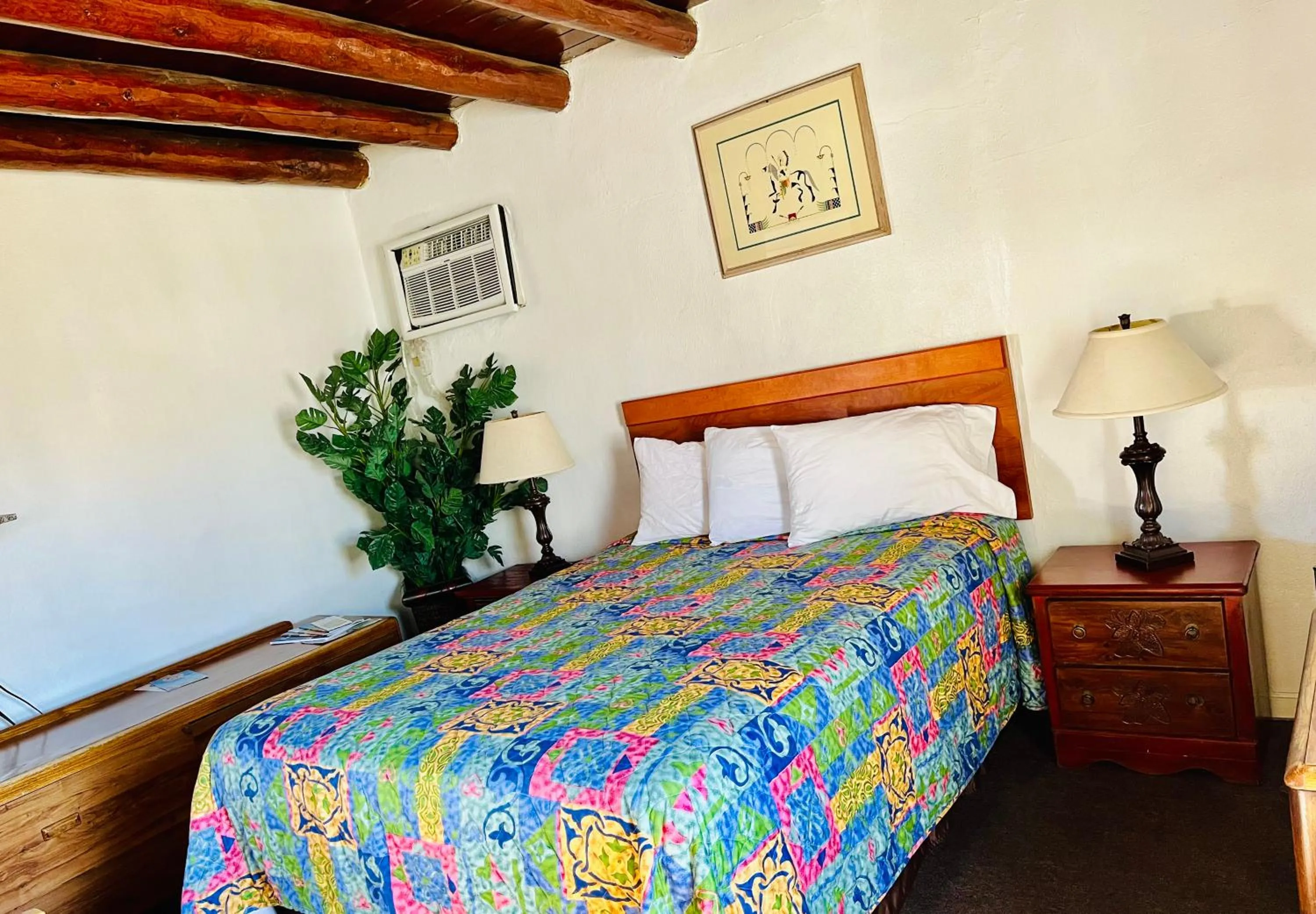 Bed in Cottonwood Court Motel