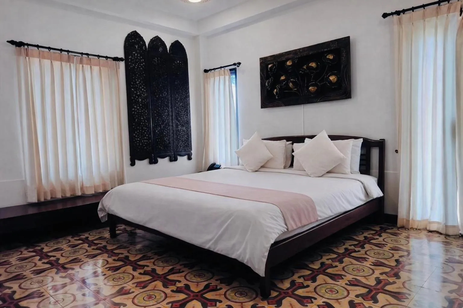 Bed in Pludhaya Resort & Spa