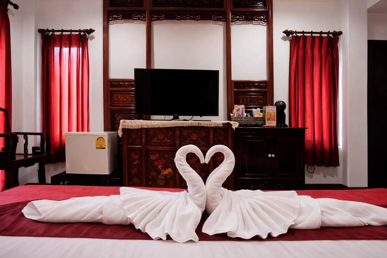 Bed in Pludhaya Resort & Spa