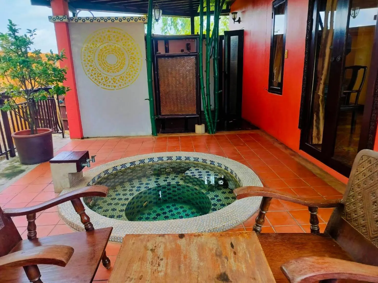 Patio in Pludhaya Resort & Spa