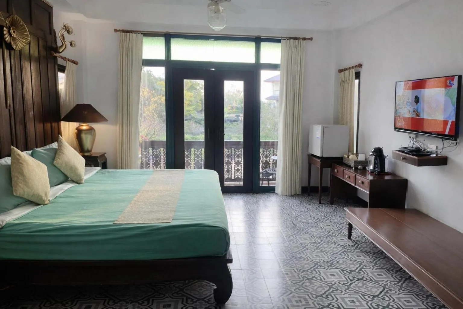 Bed in Pludhaya Resort & Spa