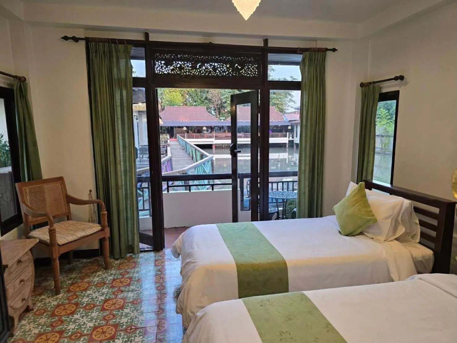 Bed in Pludhaya Resort & Spa