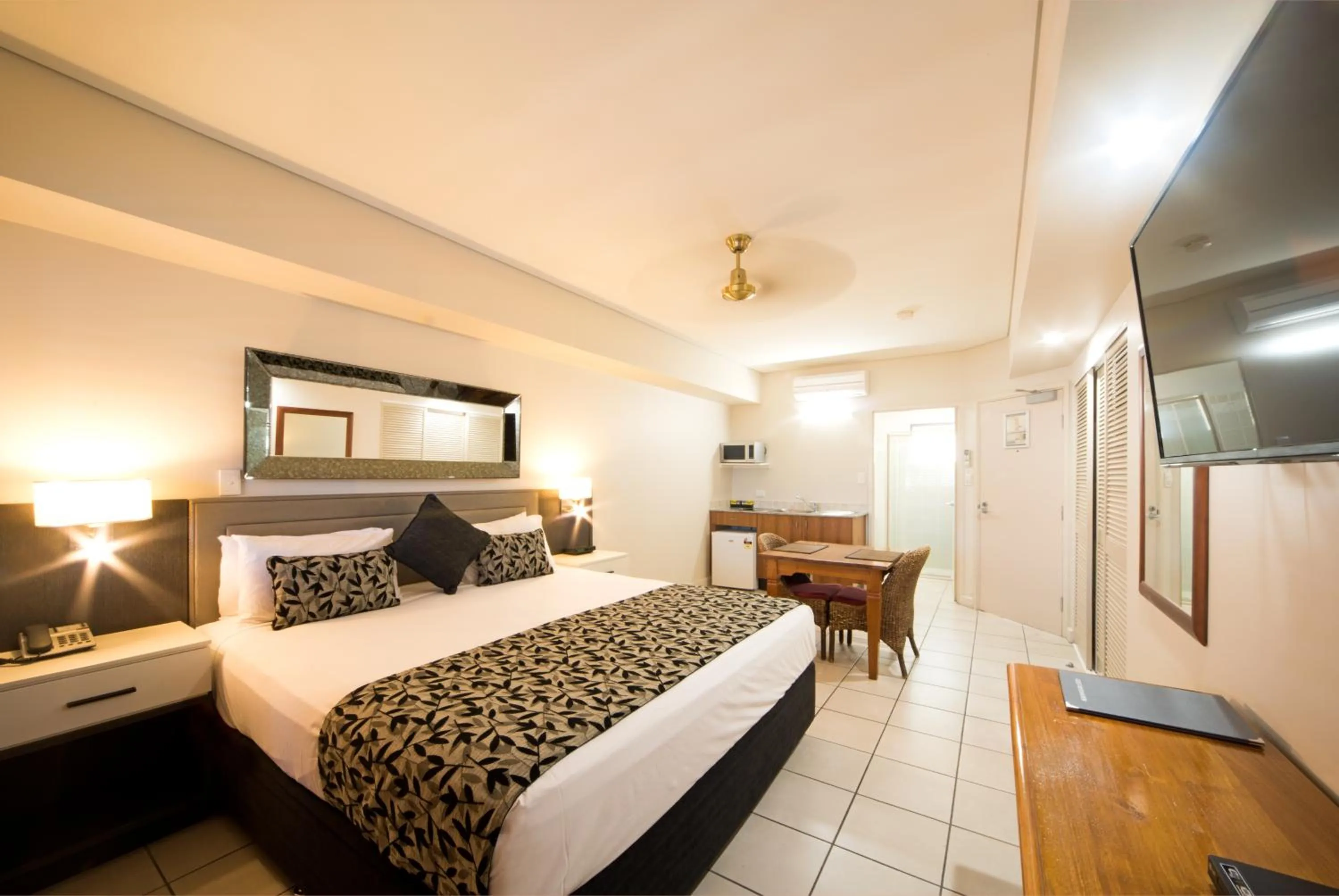 Bed in Portside Whitsunday Luxury Holiday Apartments