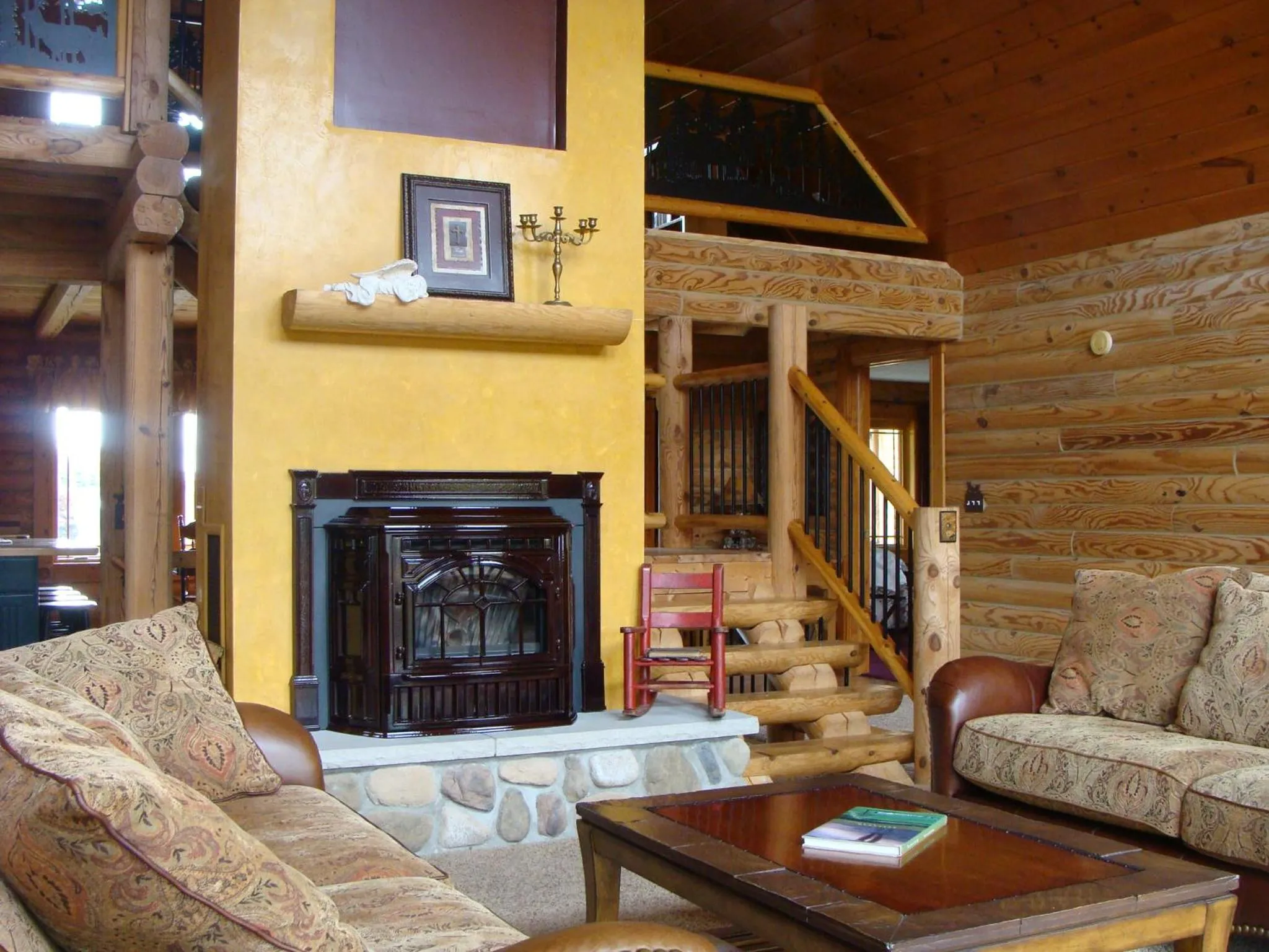 Communal lounge/ TV room in A Breath of Heaven B&B