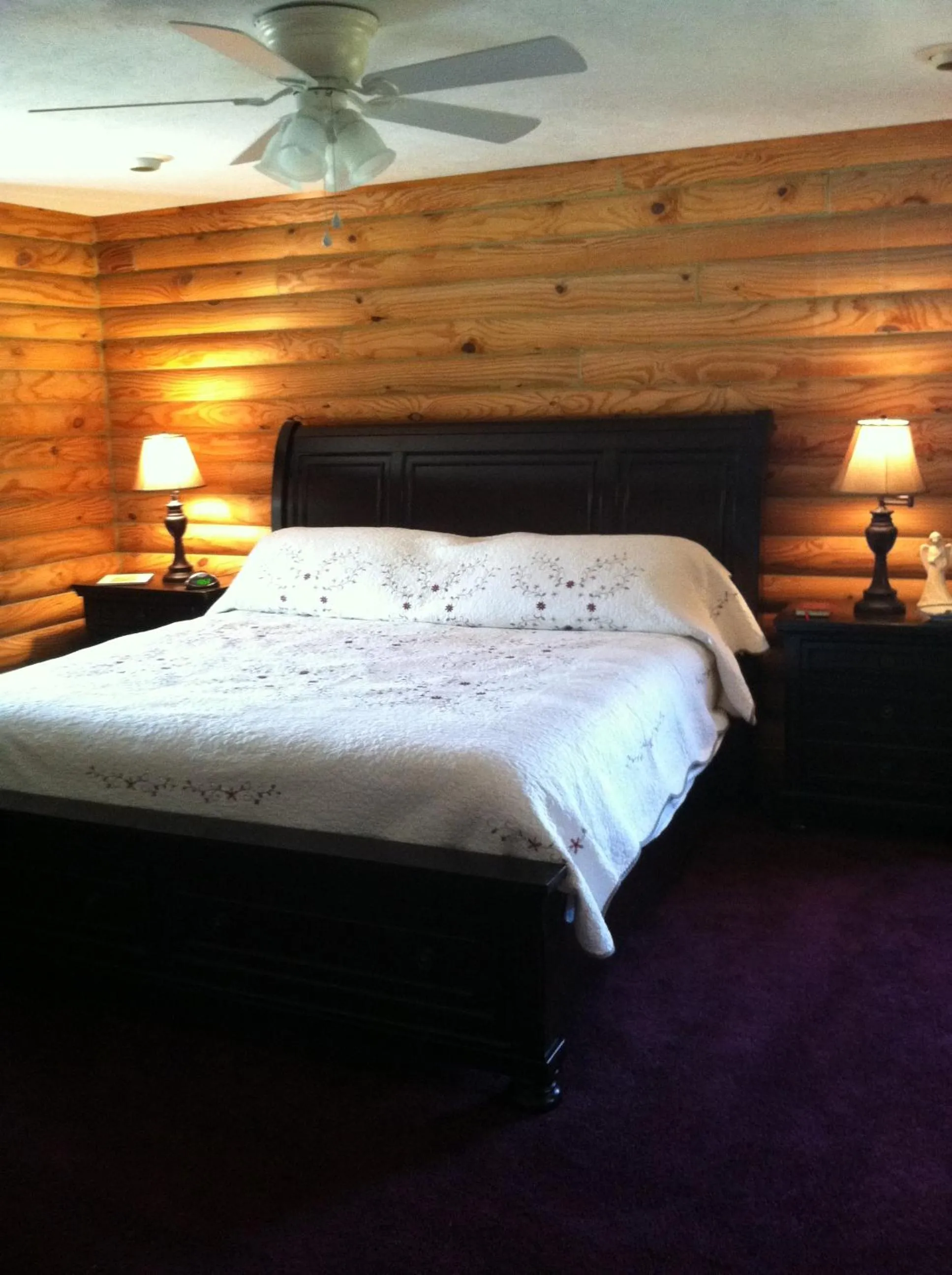 Bedroom, Bed in A Breath of Heaven B&B