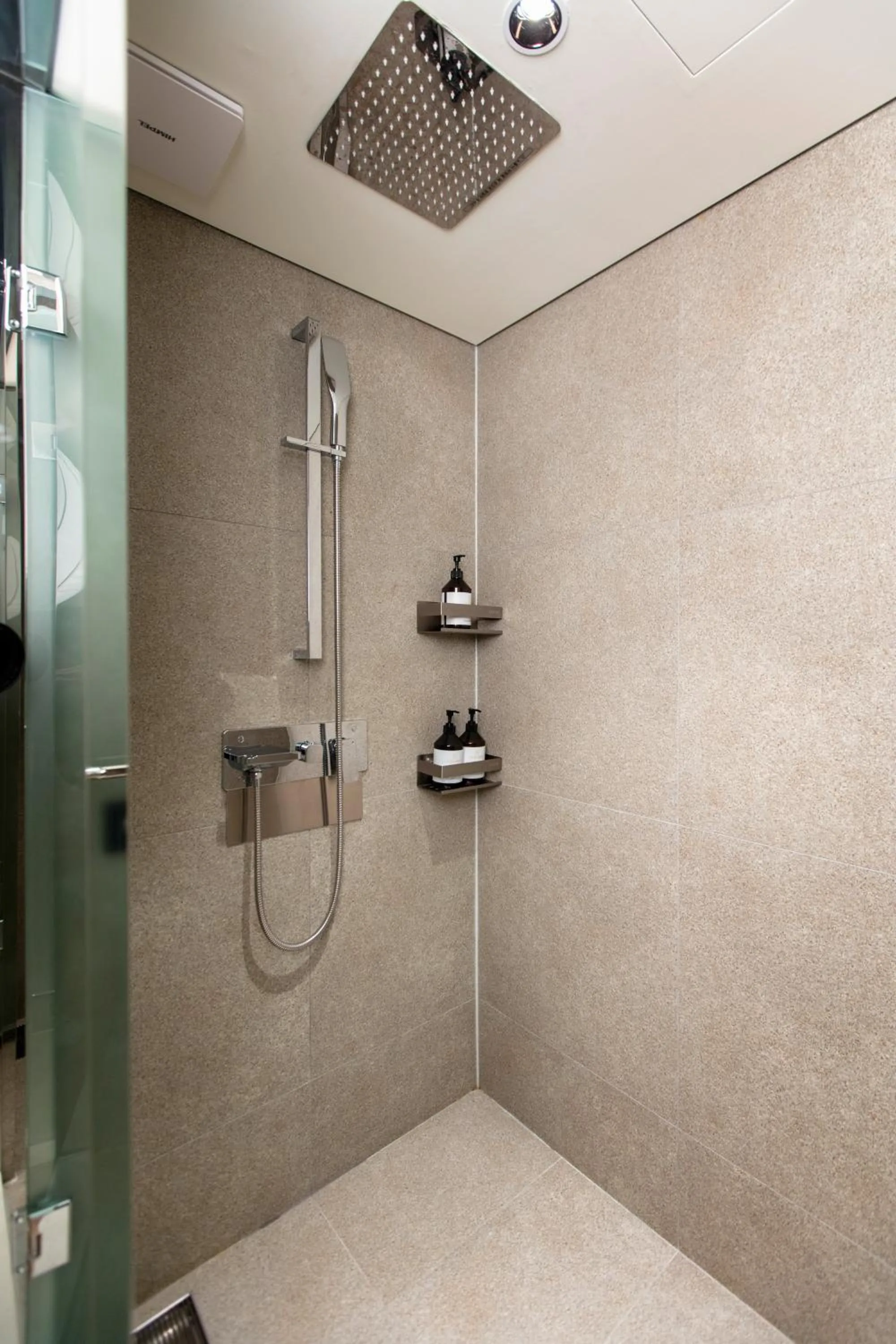 Shower in Hotel PJ Myeongdong